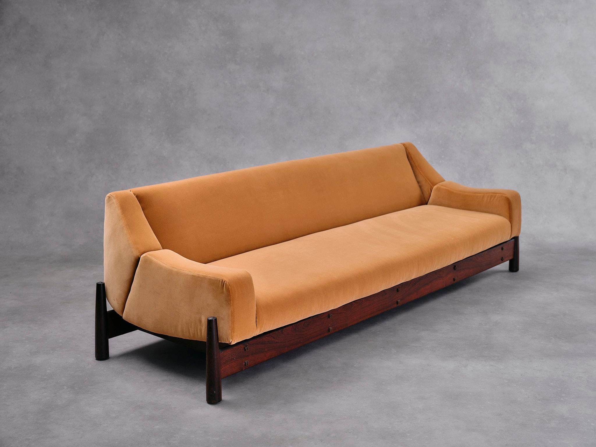 Imbuia Wood Sofa by Móveis Cimo 1960s Brazil Dedar Milano Fabric In Good Condition For Sale In Amsterdam, NL