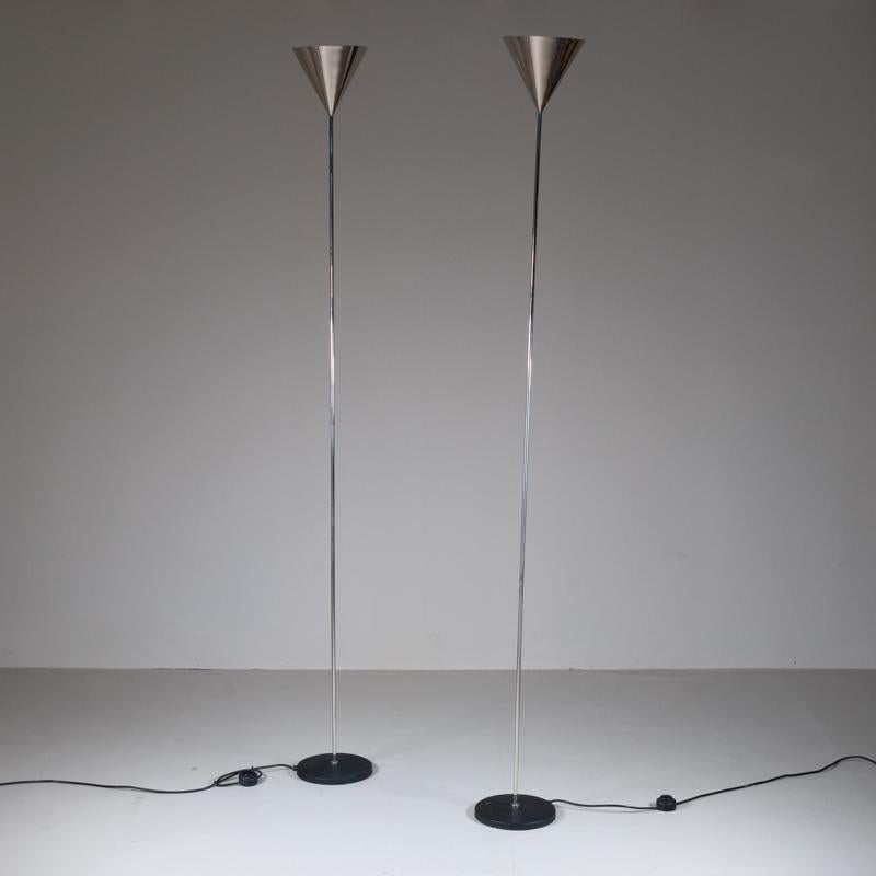 This iconic lamp represents an outstanding example of Italian design, combining elegant forms and high-quality materials. The Imbuto Lamp by Luigi Caccia Dominioni for Azucena stands out for its unique and minimalist design, featuring a refined