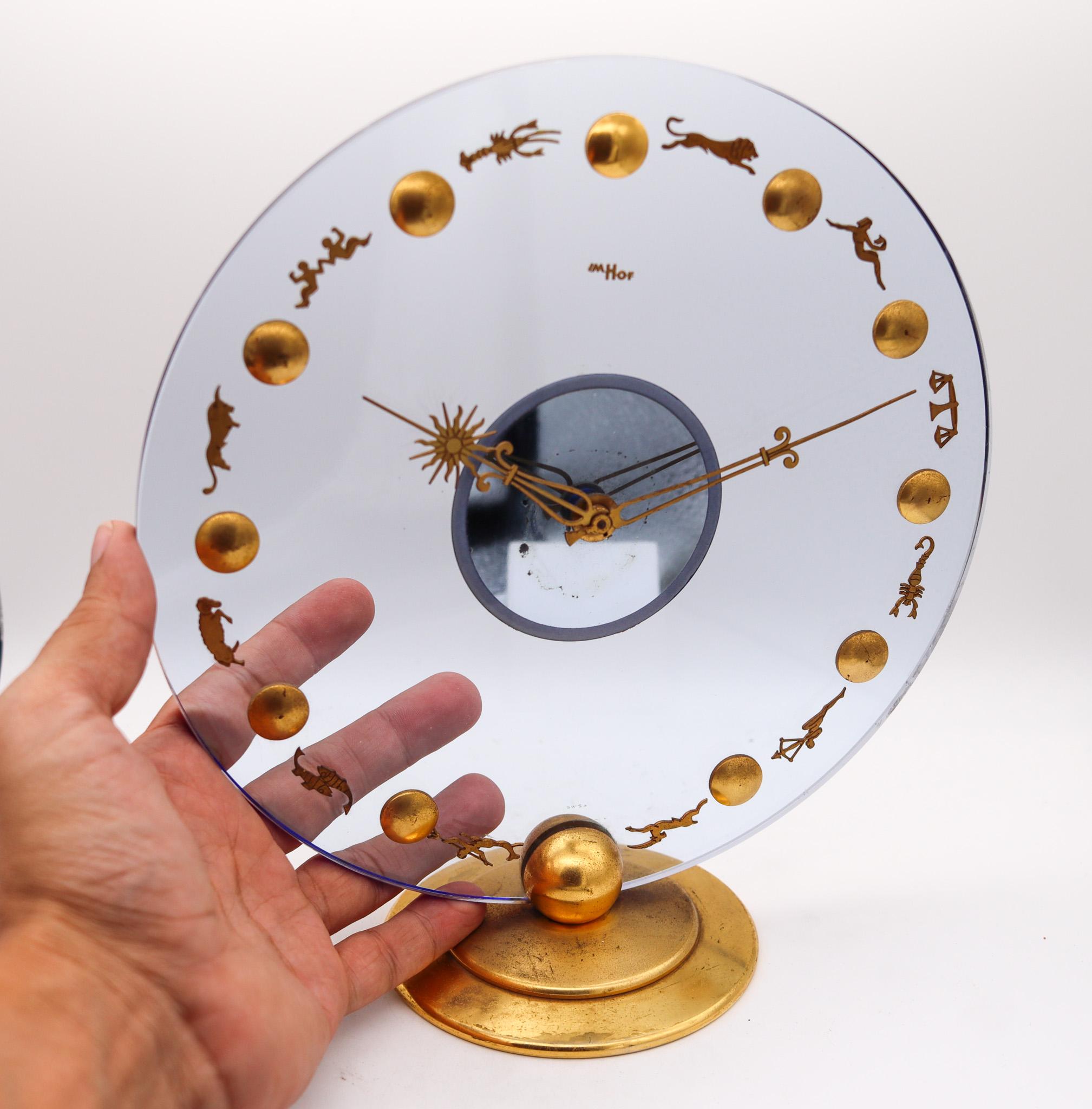 Horloge de bureau moderniste suisse de 8 jours Imhof en bronze doré et verre, style zodiaque, 1950 en vente 3