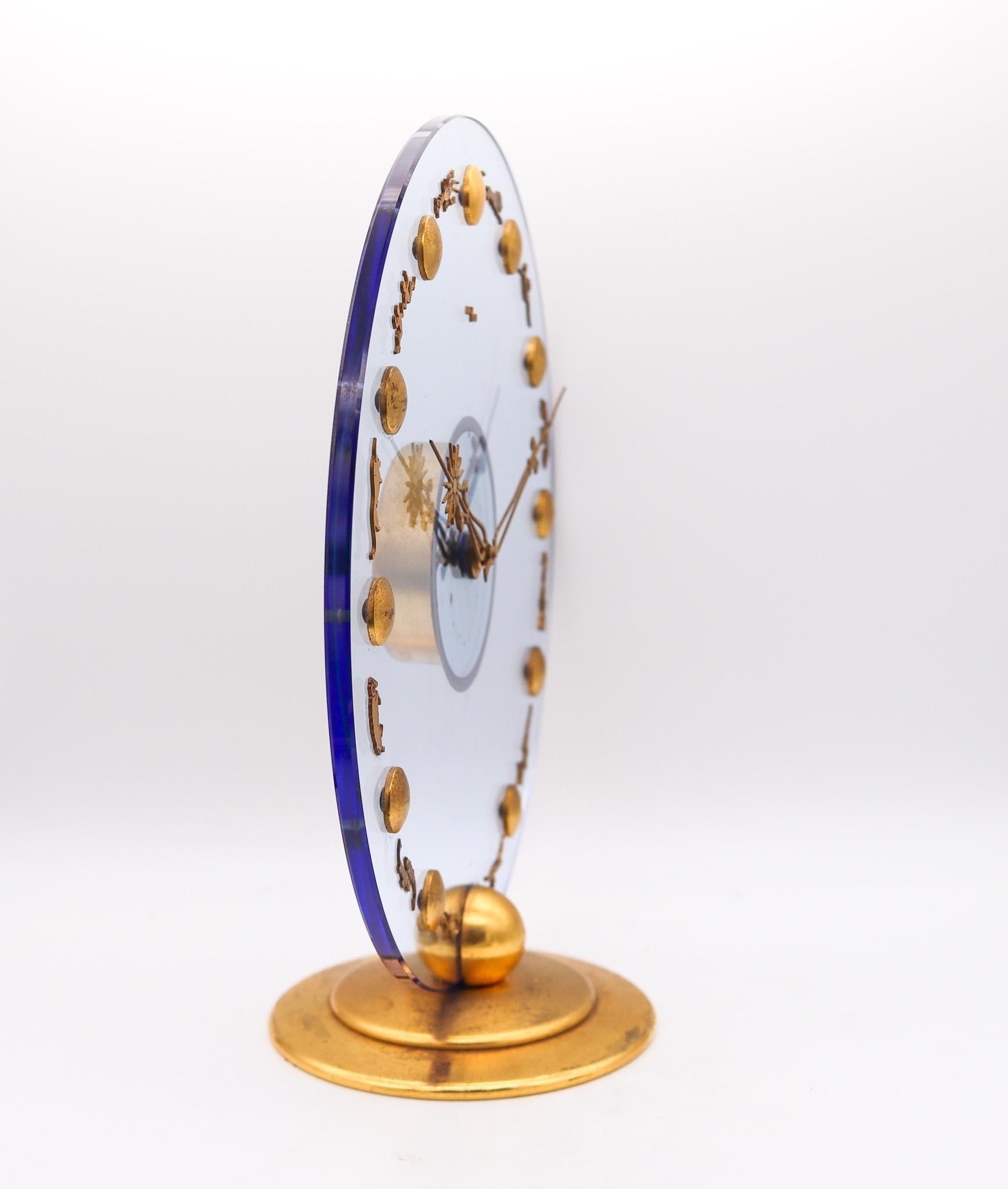 Milieu du XXe siècle Horloge de bureau moderniste suisse de 8 jours Imhof en bronze doré et verre, style zodiaque, 1950 en vente
