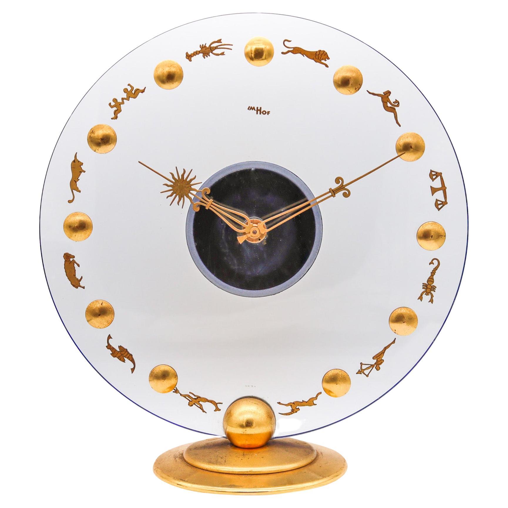 Horloge de bureau moderniste suisse de 8 jours Imhof en bronze doré et verre, style zodiaque, 1950