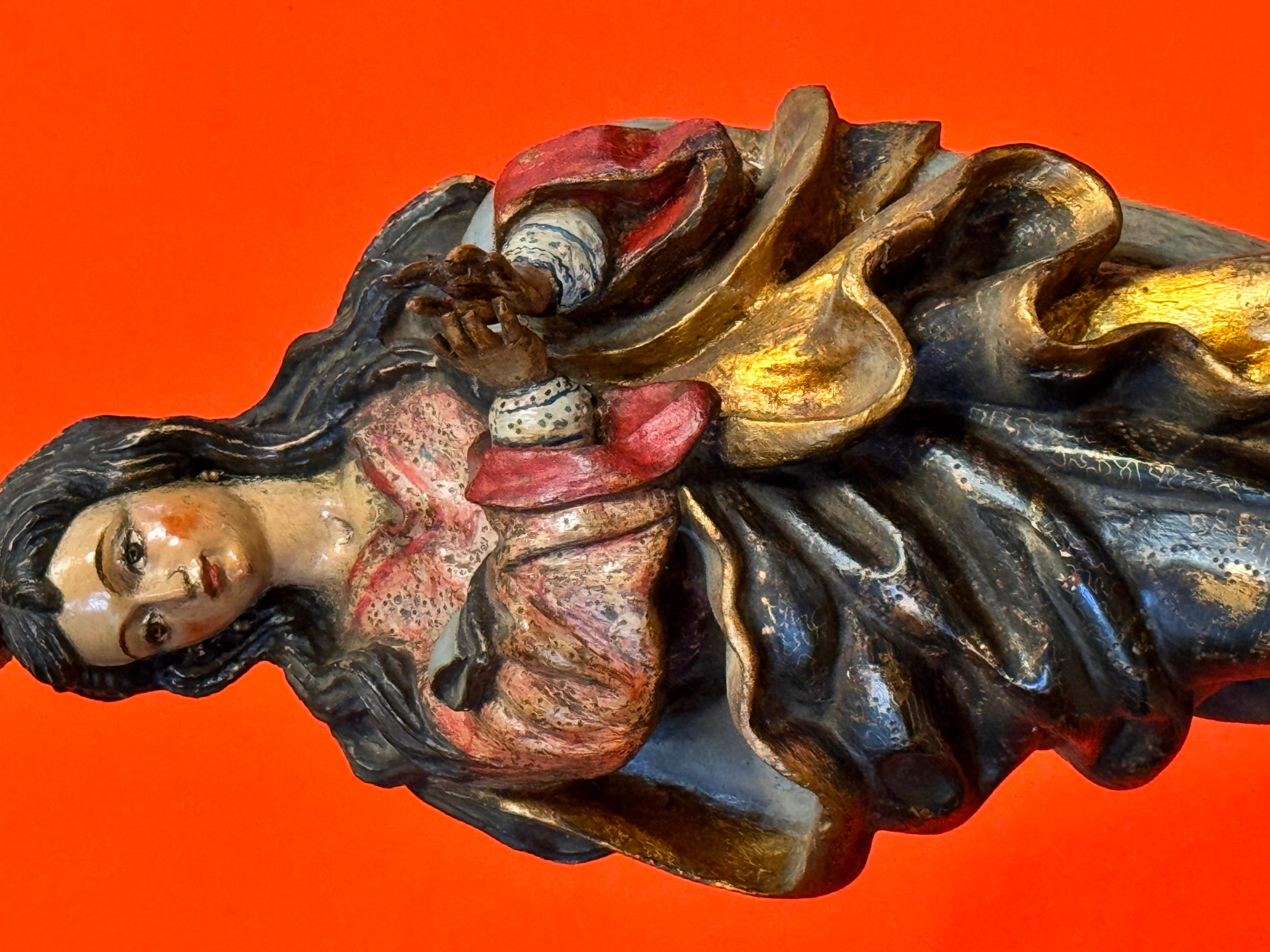 Immacolata Concezione in legno policromo con corona d'argento, Spanish School, 18° secolo in vendita 3