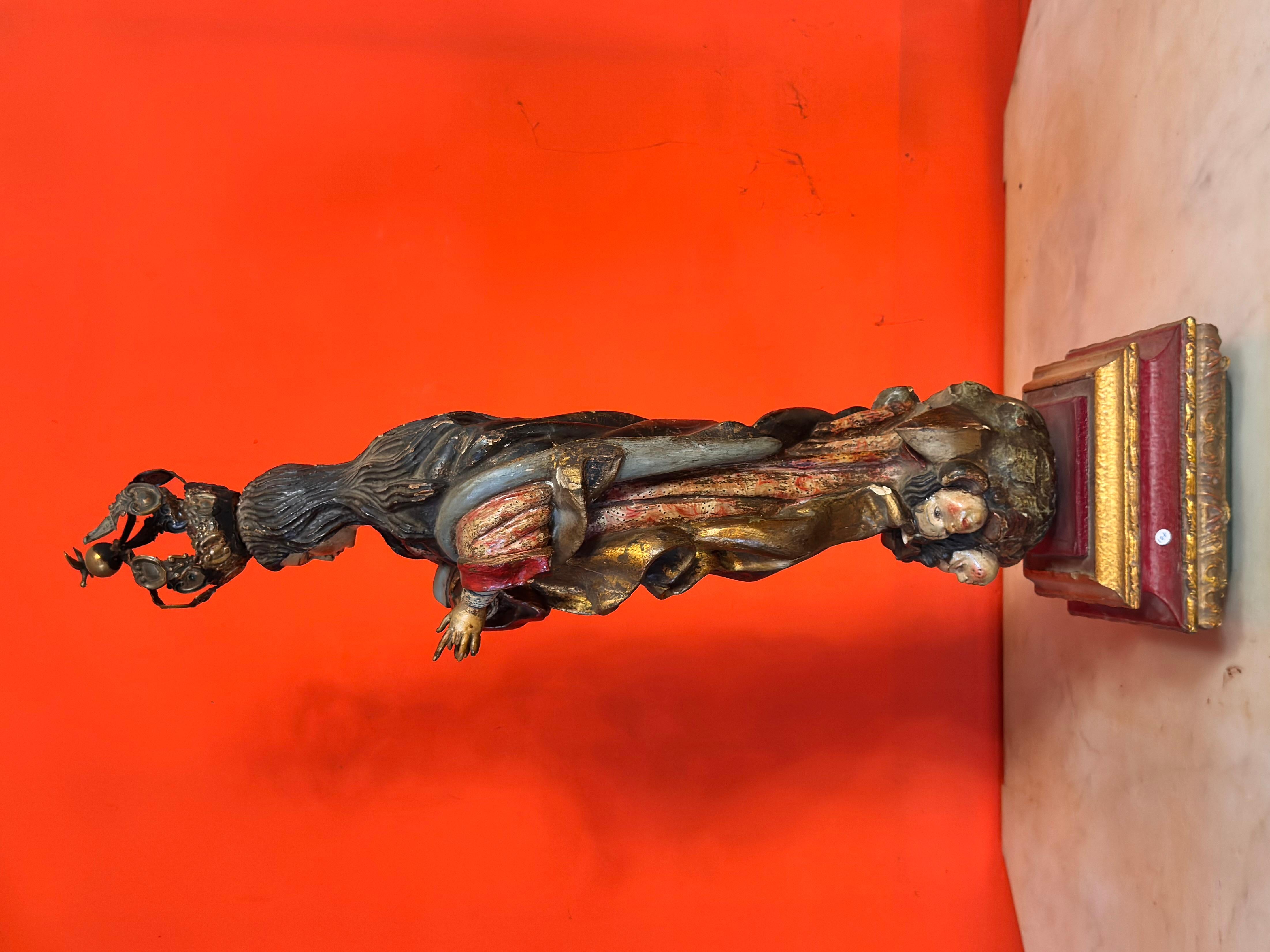 Barocco Immacolata Concezione in legno policromo con corona d'argento, Spanish School, 18° secolo in vendita