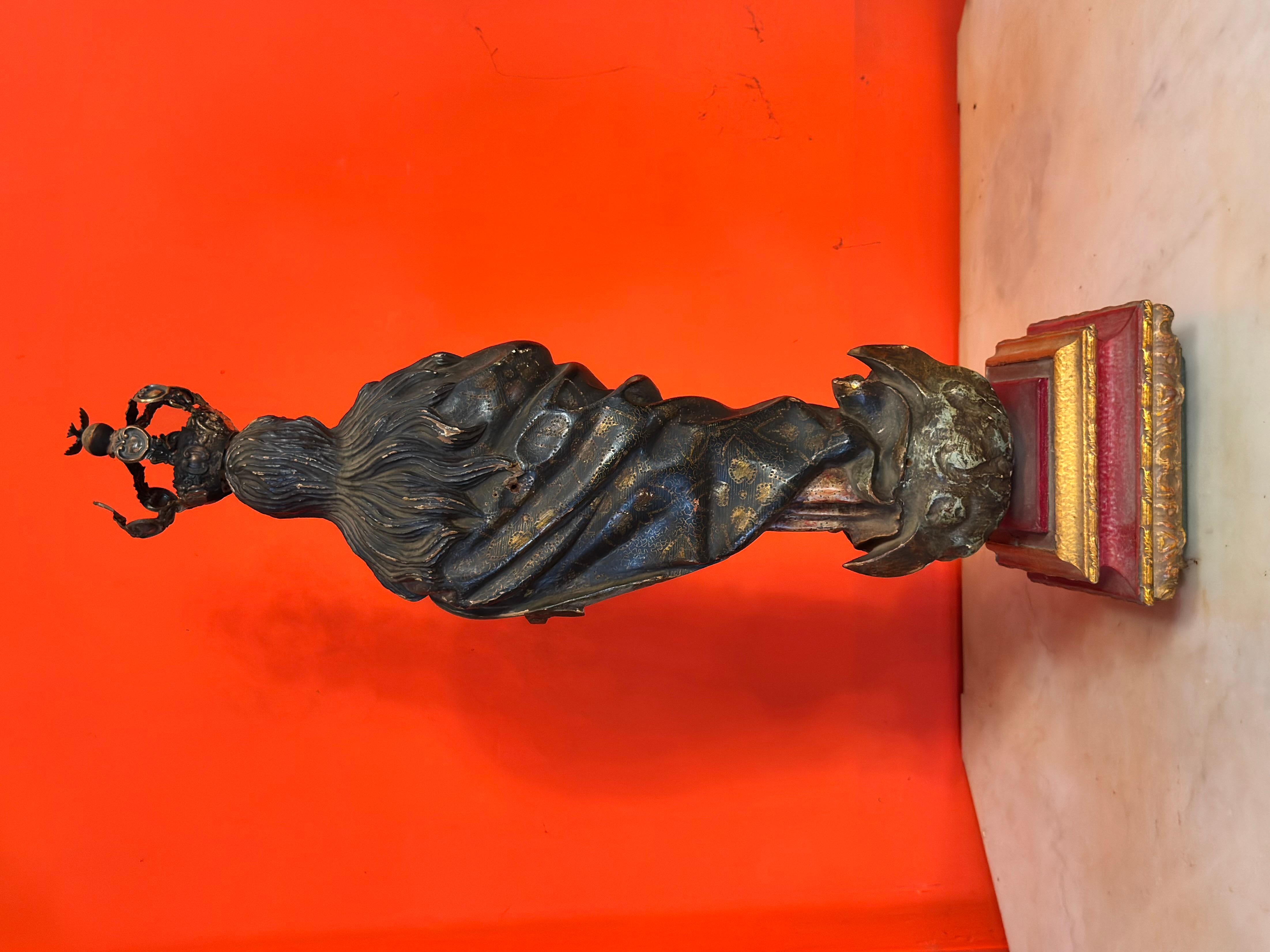 Spagnolo Immacolata Concezione in legno policromo con corona d'argento, Spanish School, 18° secolo in vendita