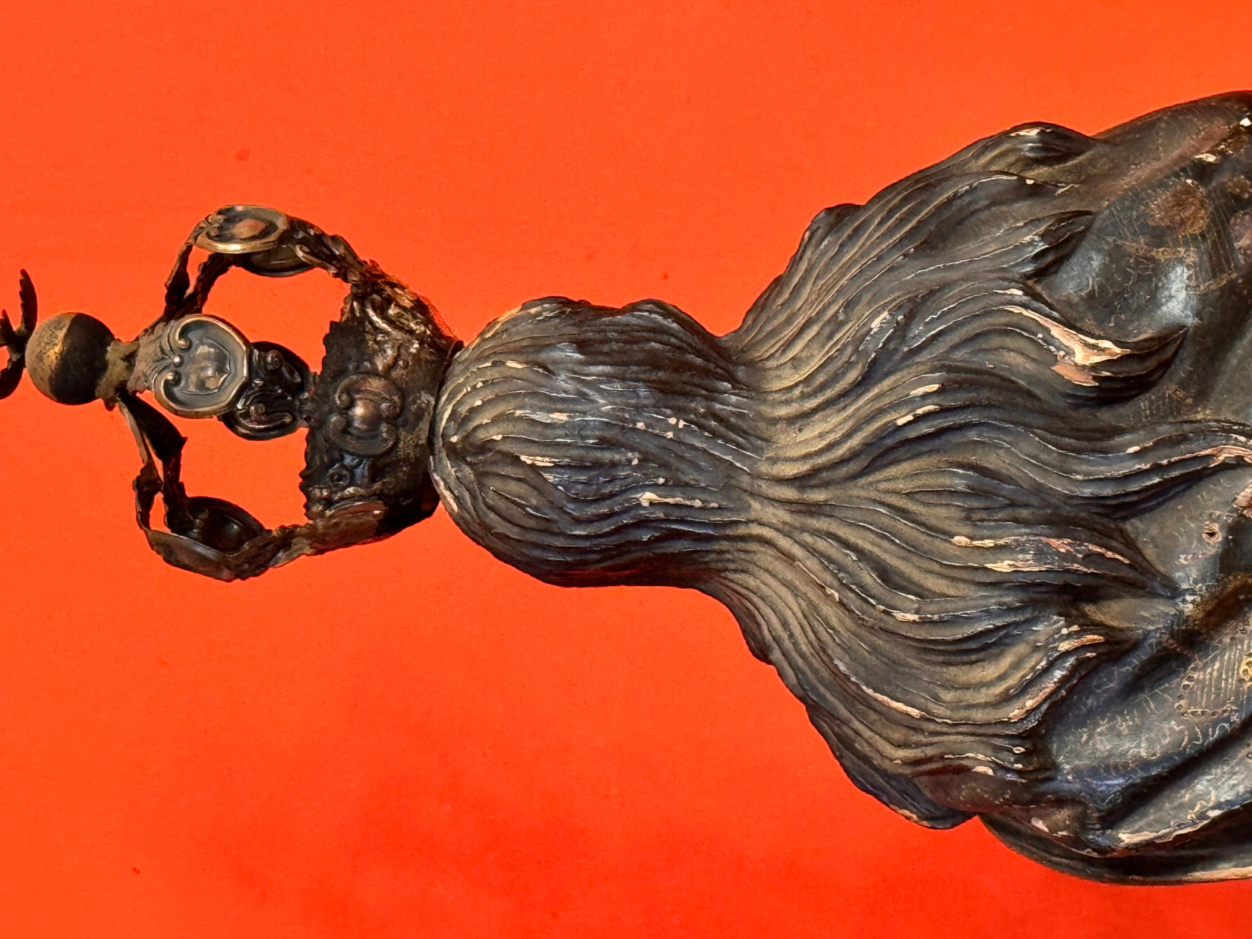 Immacolata Concezione in legno policromo con corona d'argento, Spanish School, 18° secolo In condizioni buone in vendita a Madrid, ES