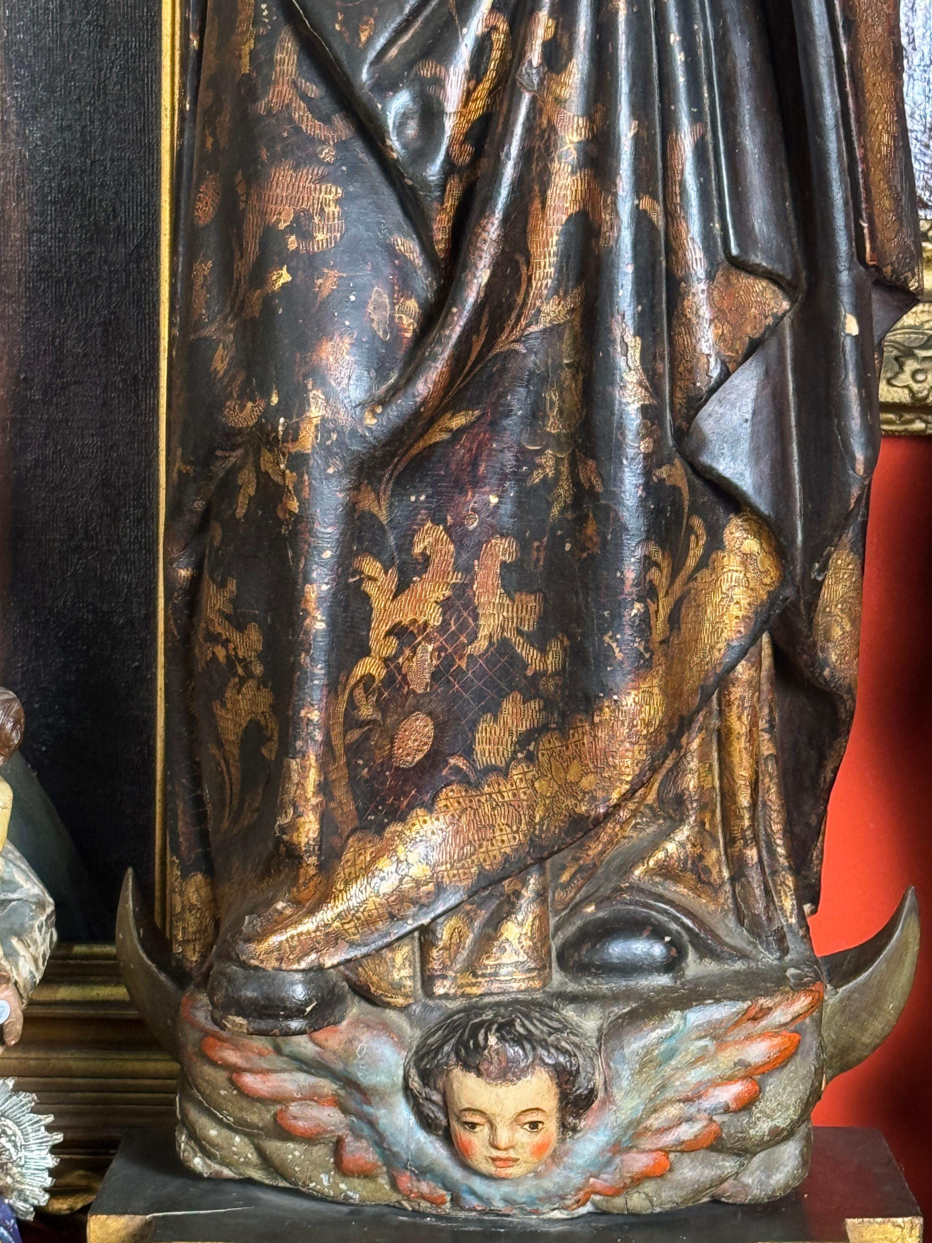 Immaculée Conception avec couronne péruvienne en argent, Spanish School, 18e siècle Bon état - En vente à Madrid, ES