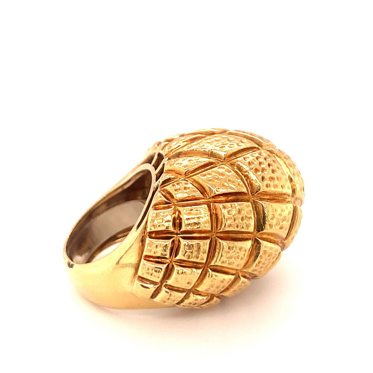 Immense 22K Yellow Gold Dome Ring, circa 1960s For Sale 1