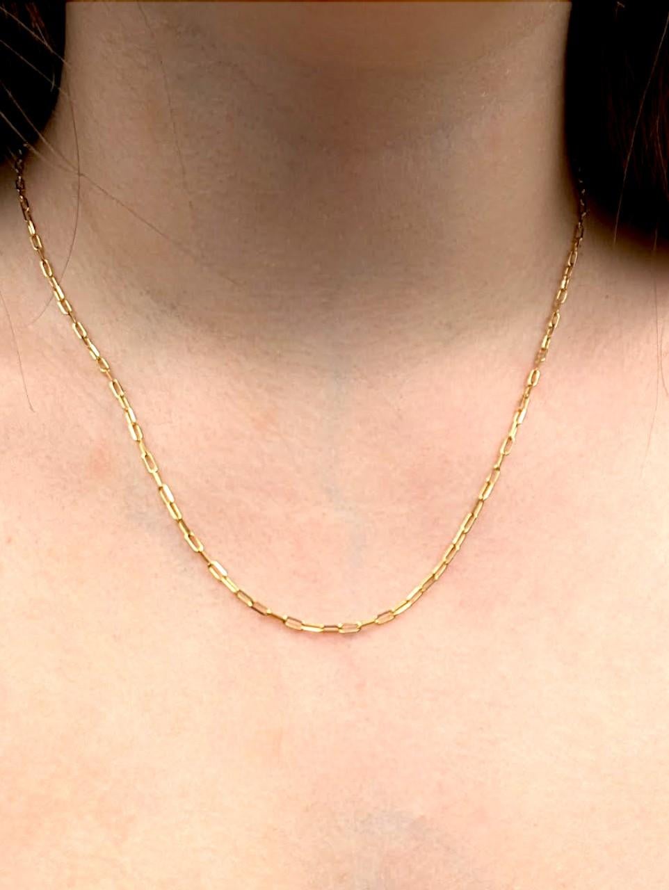 Imogen 18 Inch Paperclip Chain Necklace Dainty Elegant en or jaune 10k en vente 1