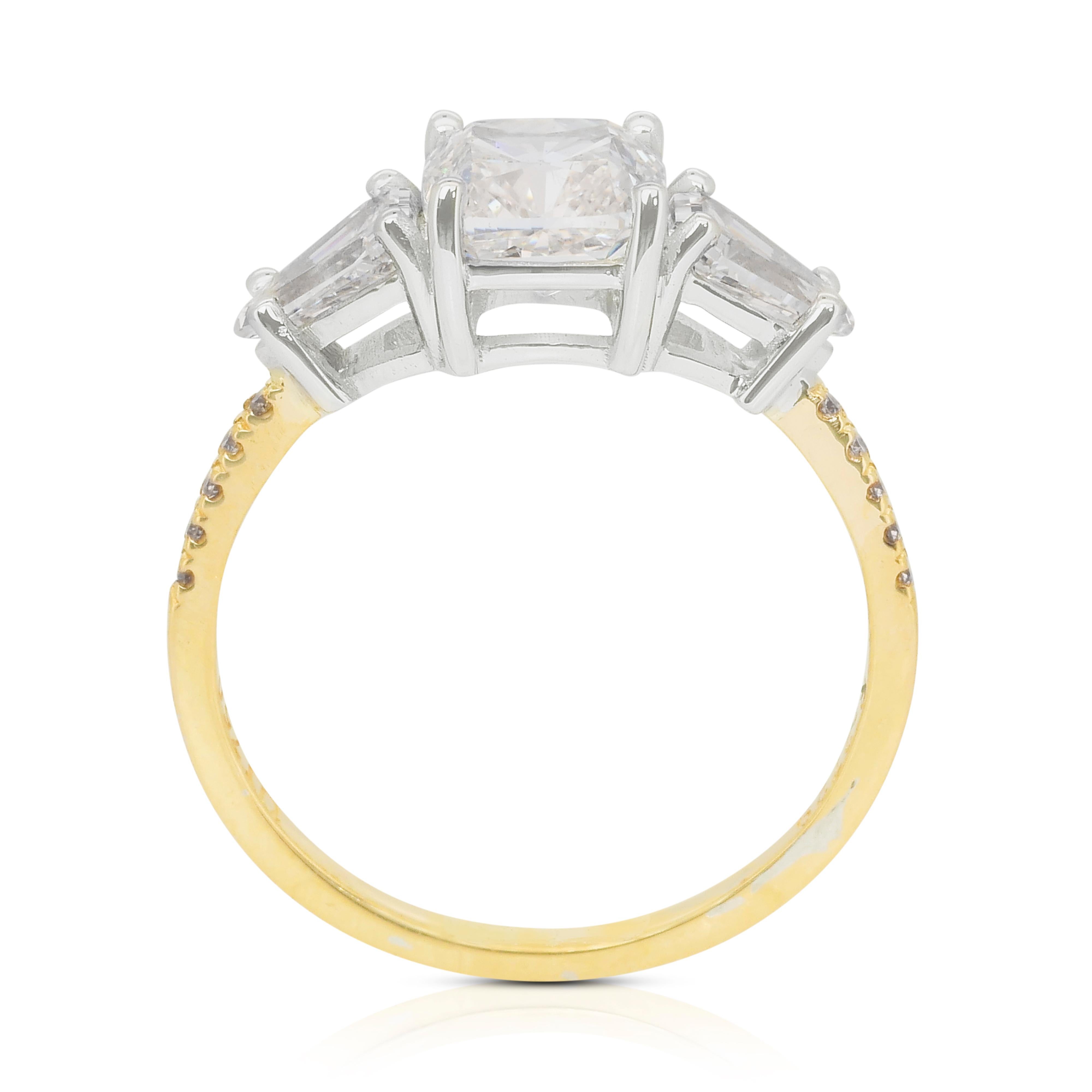 Impeccable 2.16ct Diamonds 3-Stone Ring in 18k Yellow & White Gold For Sale 4