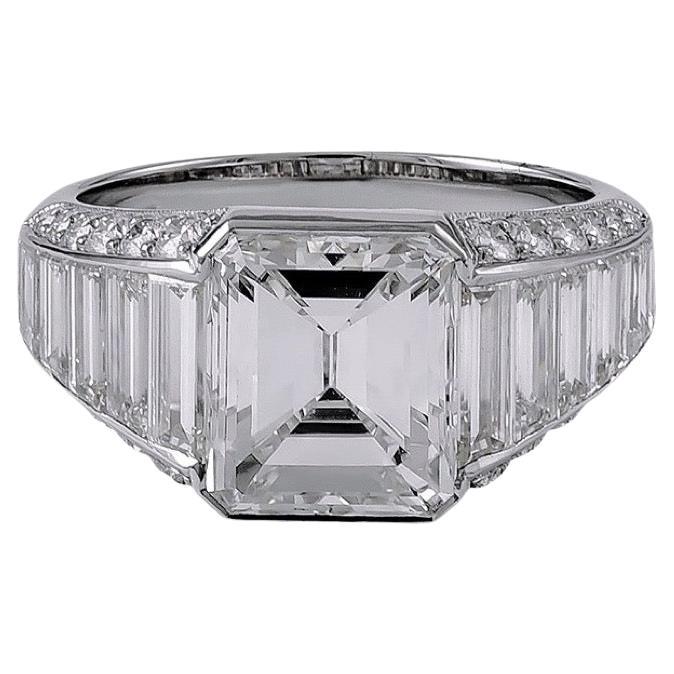 Bague de fiançailles Sophia en diamant taille émeraude de 3,01 carats en vente