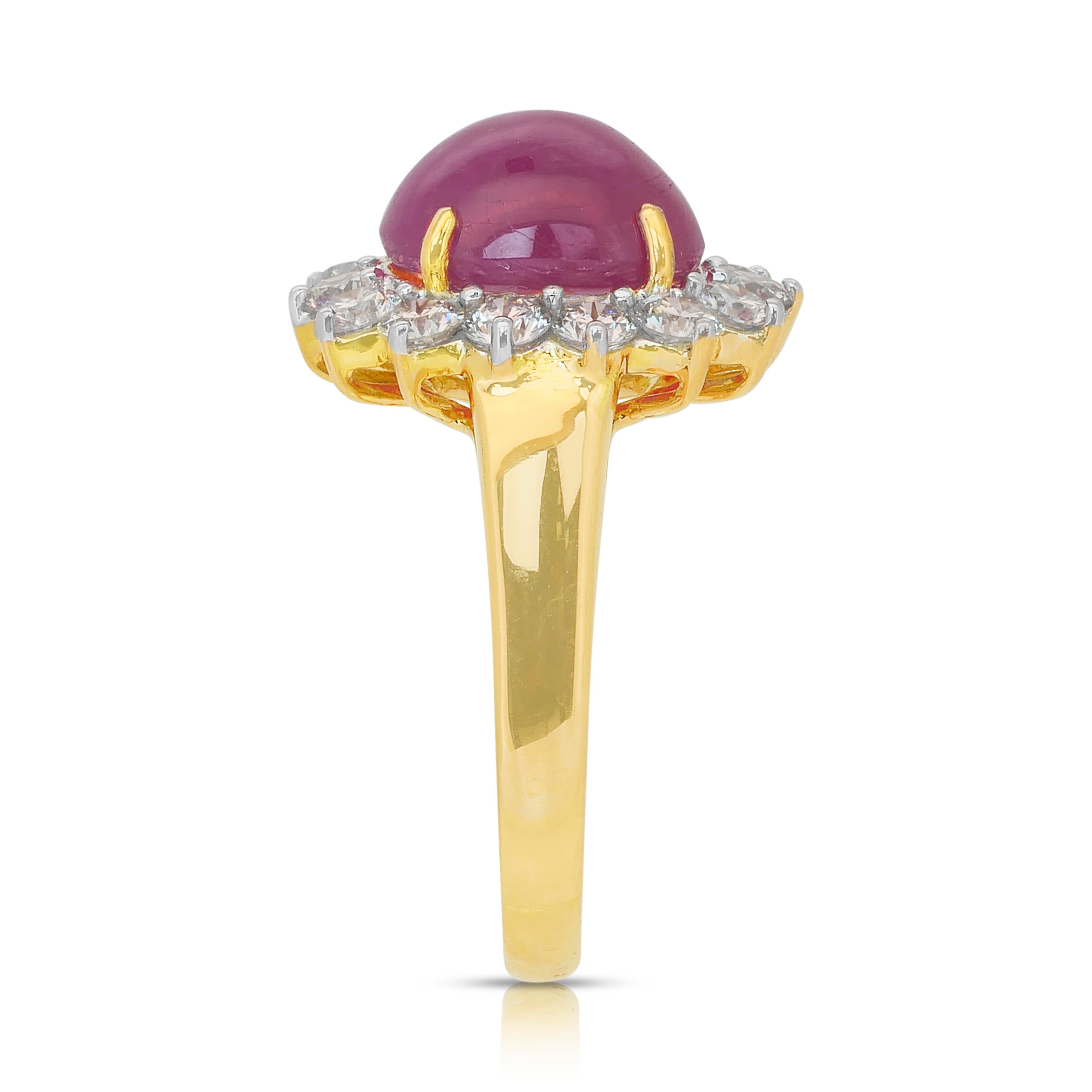 Impeccable bague cocktail en or jaune 18k avec rubis et diamants de 5,28ct en vente 2