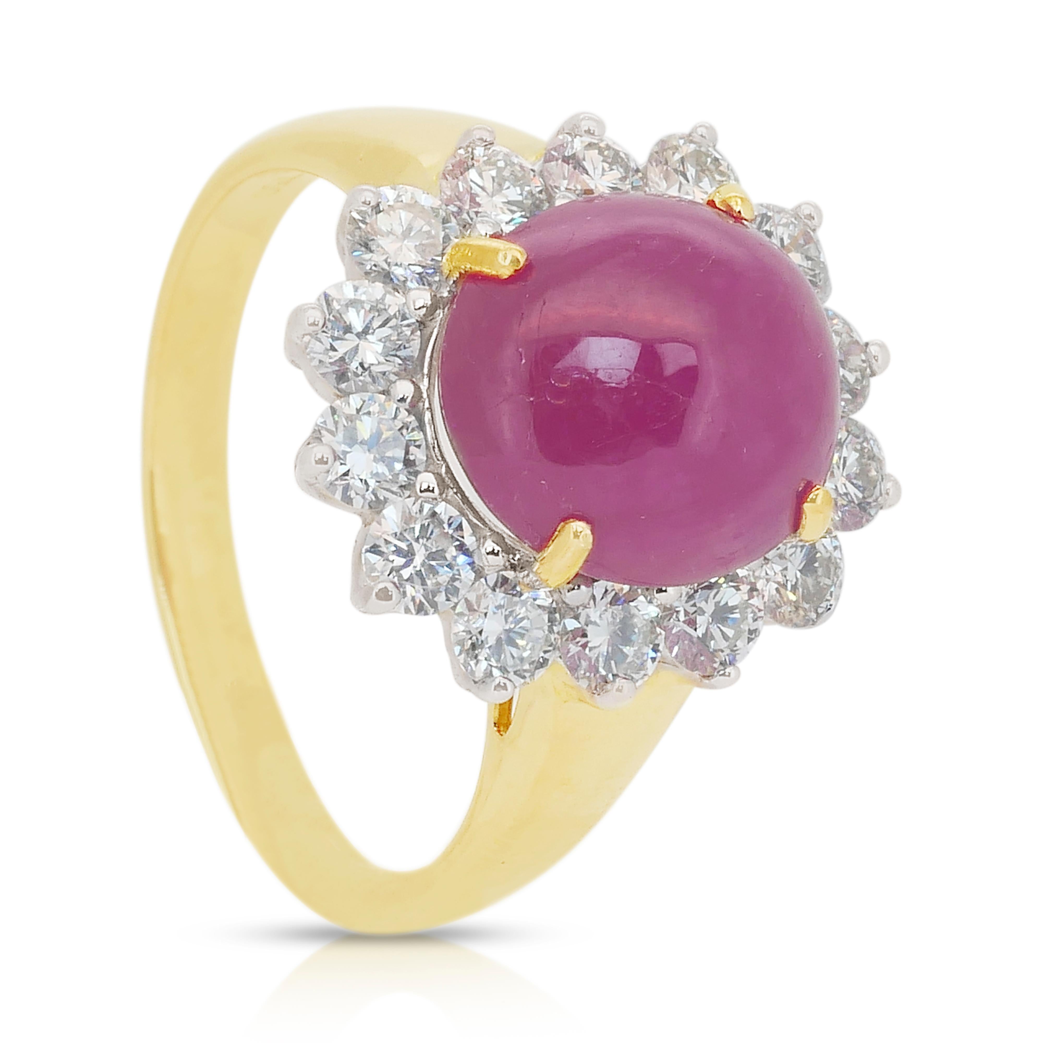 Impeccable bague cocktail en or jaune 18k avec rubis et diamants de 5,28ct en vente 3