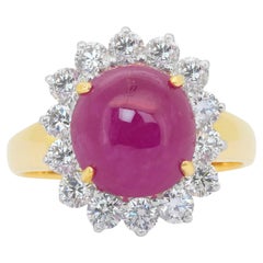 Impeccable bague cocktail en or jaune 18k avec rubis et diamants de 5,28ct