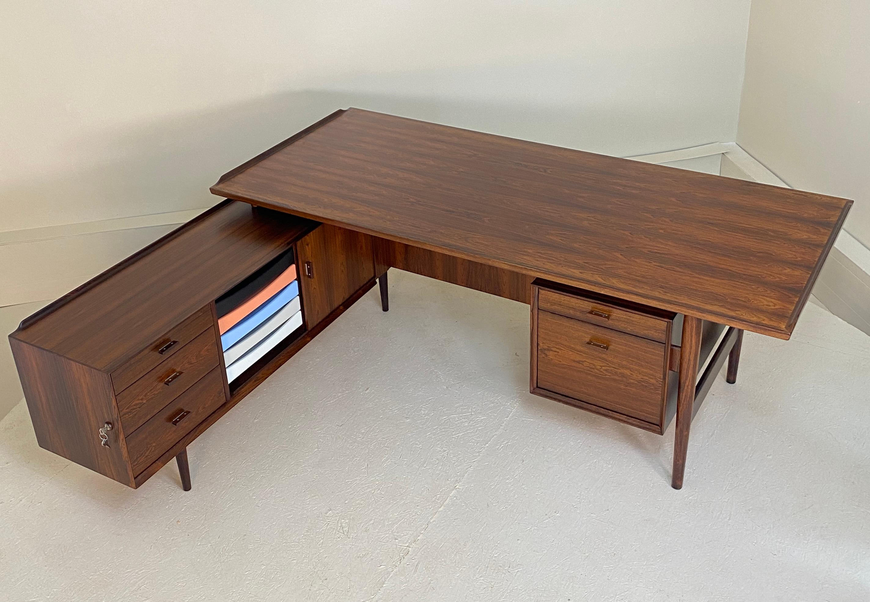 Located here in the United States so there will be no restrictive delays common to rosewood from abroad requiring certificates. Entirely complete and entirely restored L-shaped desk and return. Please see video for a complete view. An uncommon model