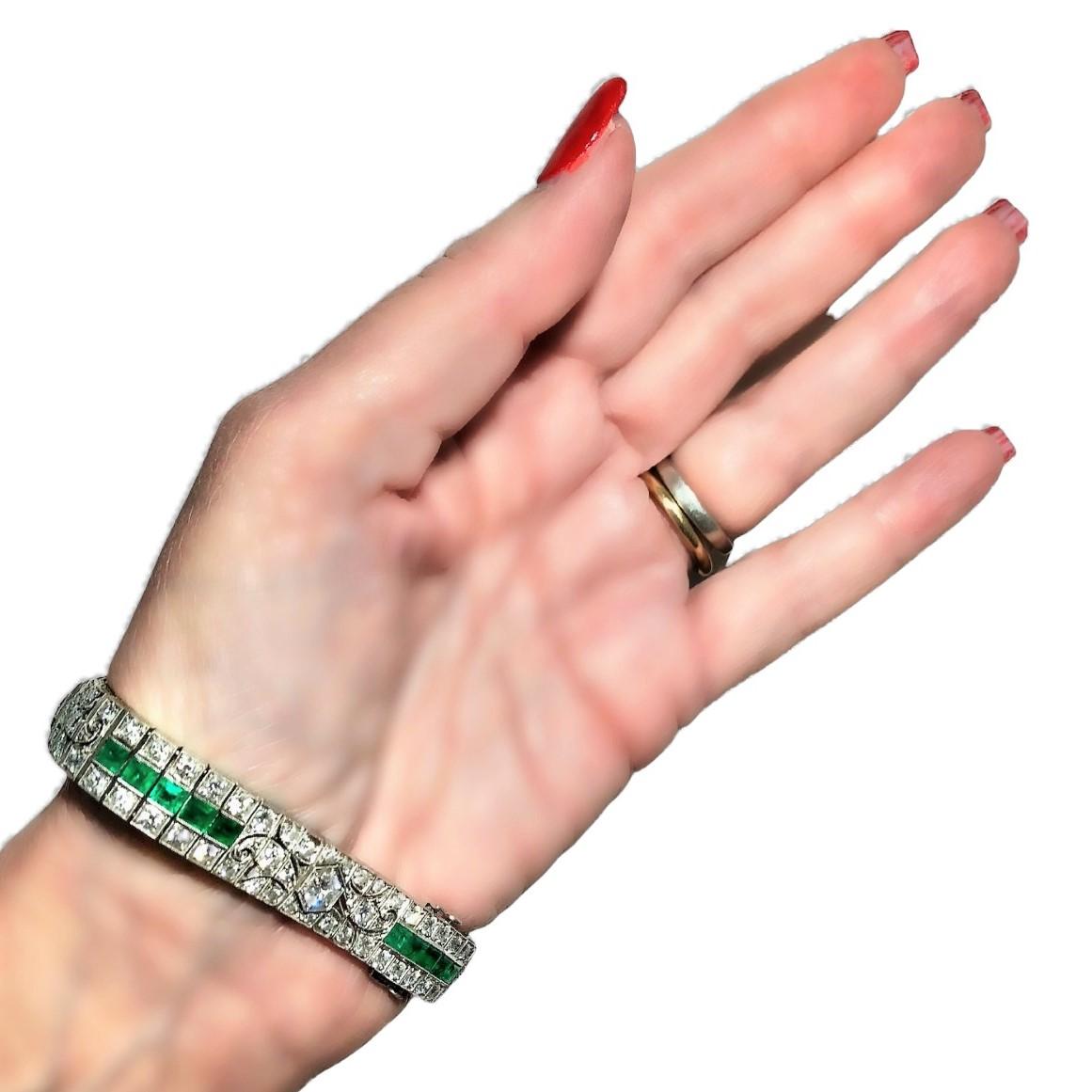 Impeccable Art Deco Diamond and Emerald Bracelet 10