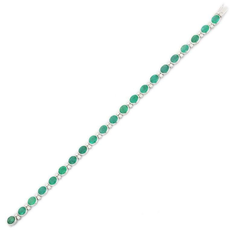 Impeccable Art Deco Style Emerald and Diamond Bracelet in 18 Karat White Gold For Sale 5