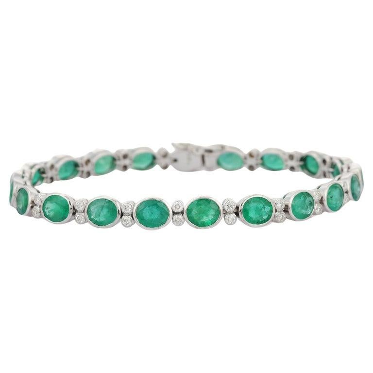 Impeccable Art Deco Style Emerald and Diamond Bracelet in 18 Karat White Gold For Sale 6