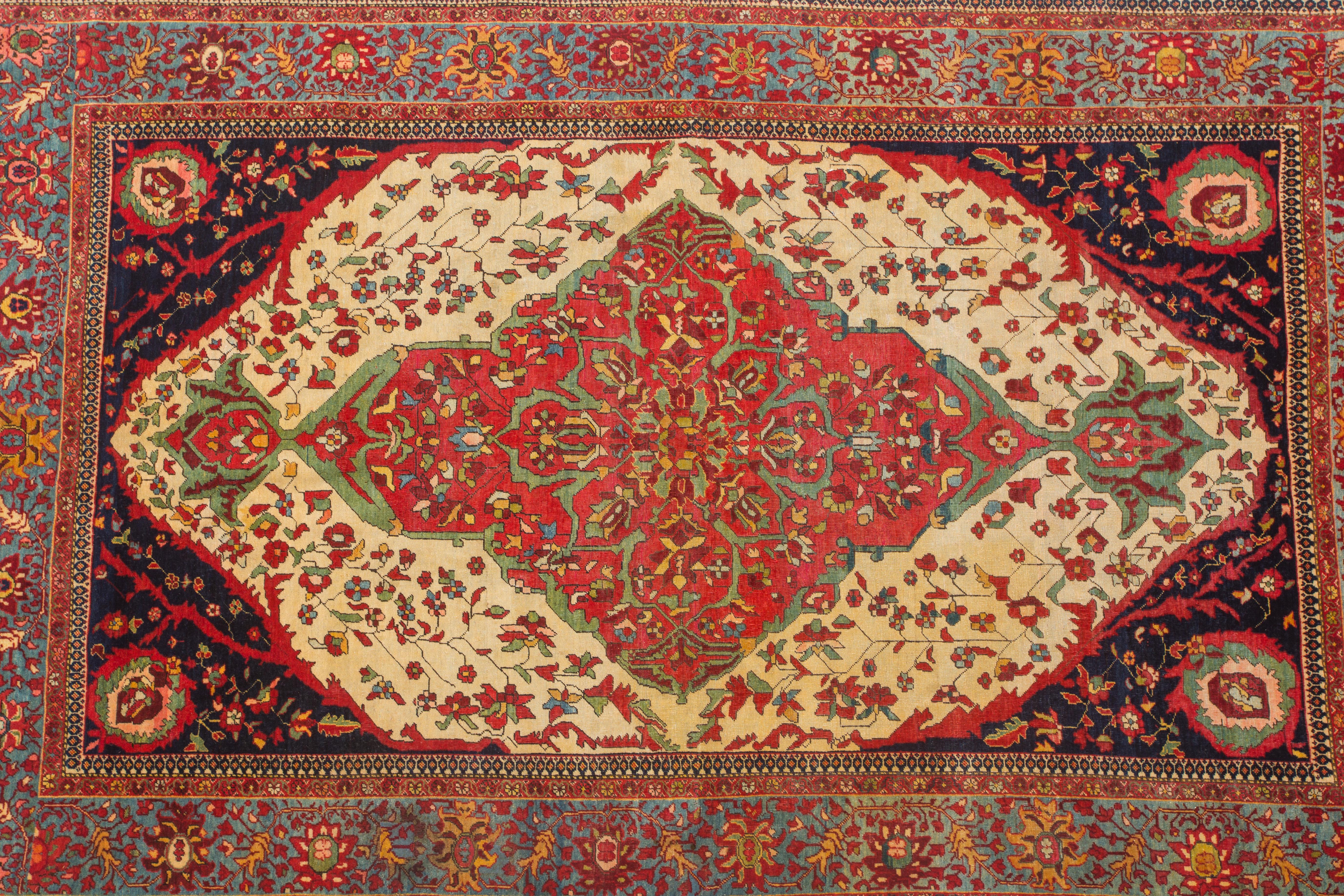 Impeccable Artistic Antique Ferahan Sarouk, 1880  For Sale 3