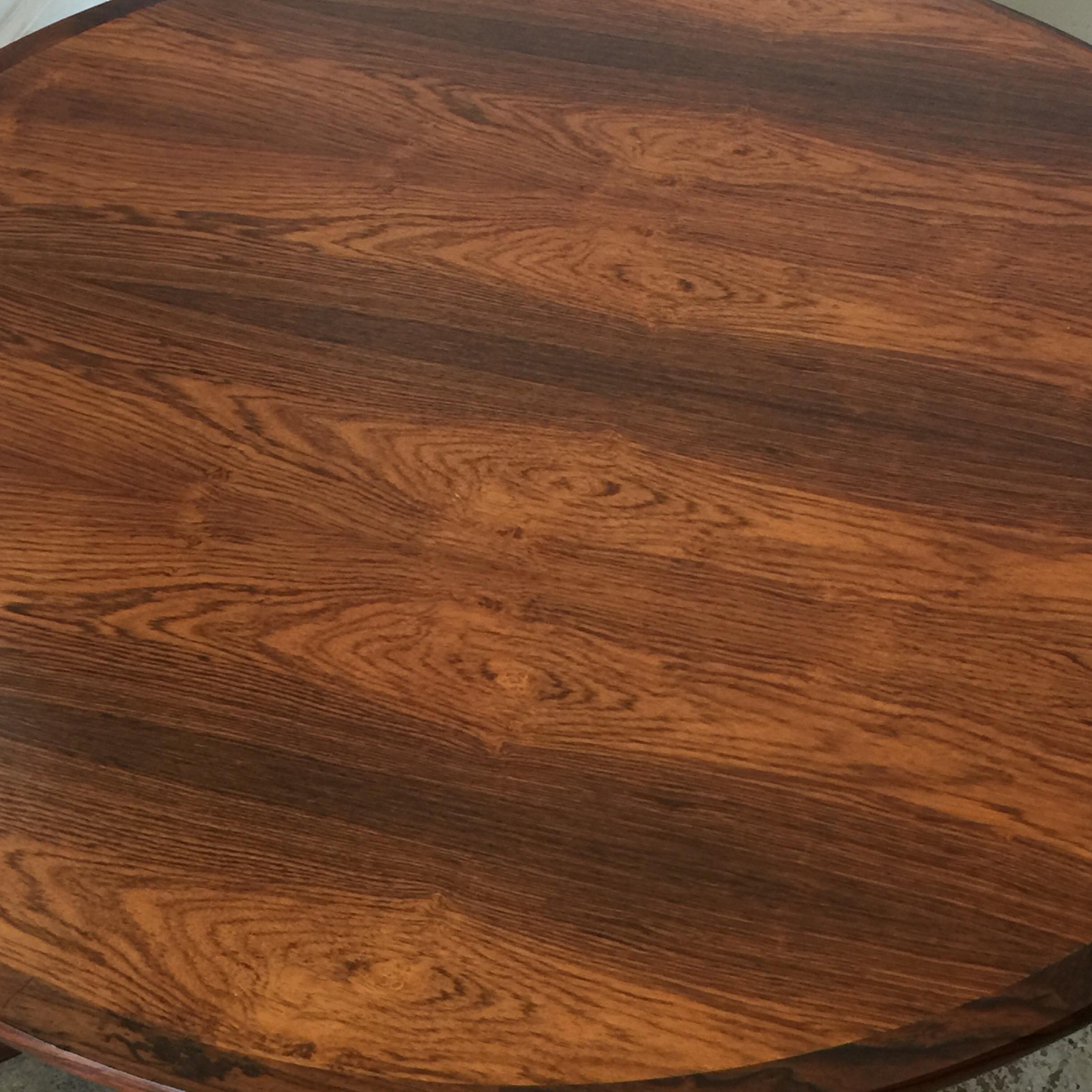 Impeccable Hans C. Andersen Danish Rosewood Round Coffee Table For Sale 1