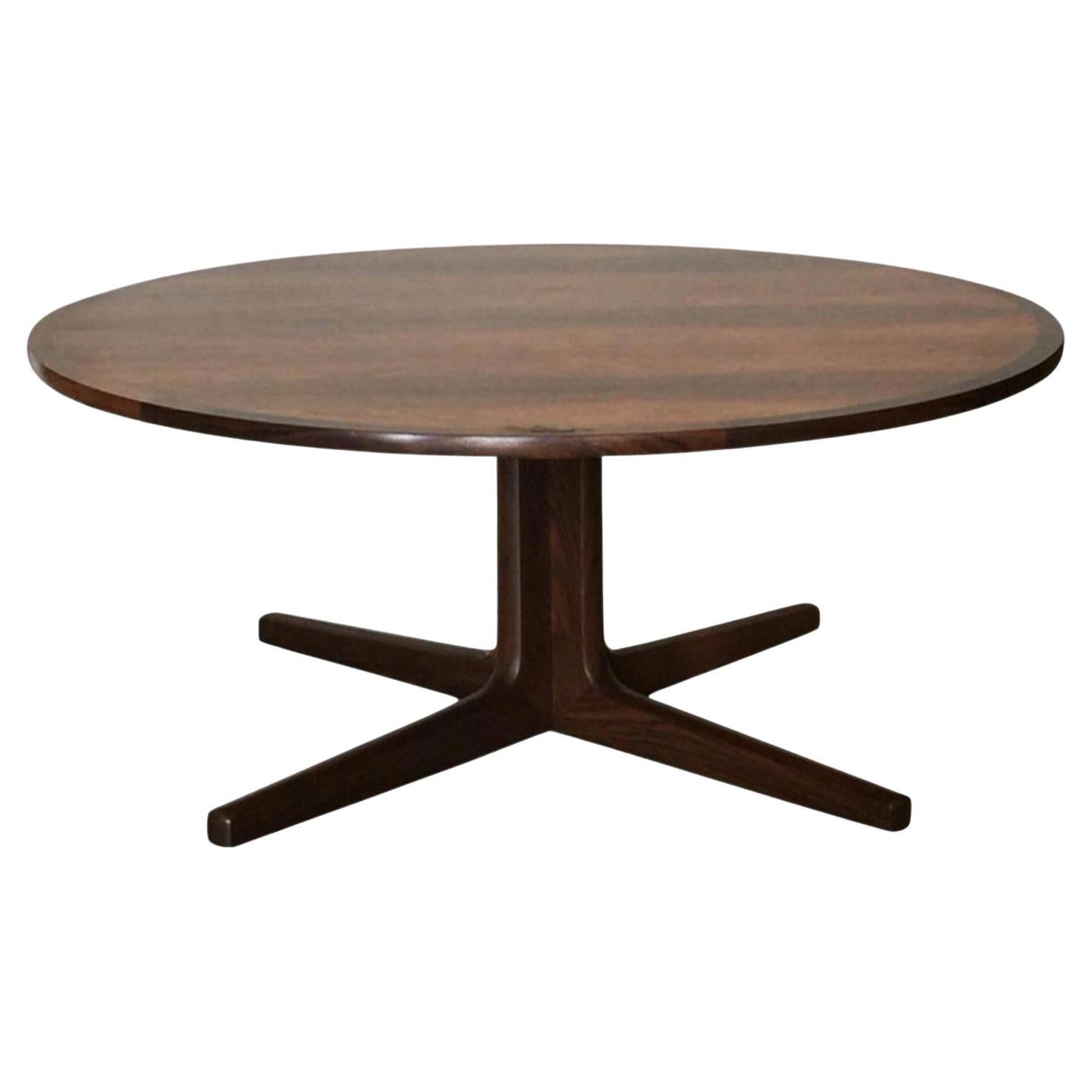 Impeccable Hans C. Andersen Danish Rosewood Round Coffee Table For Sale