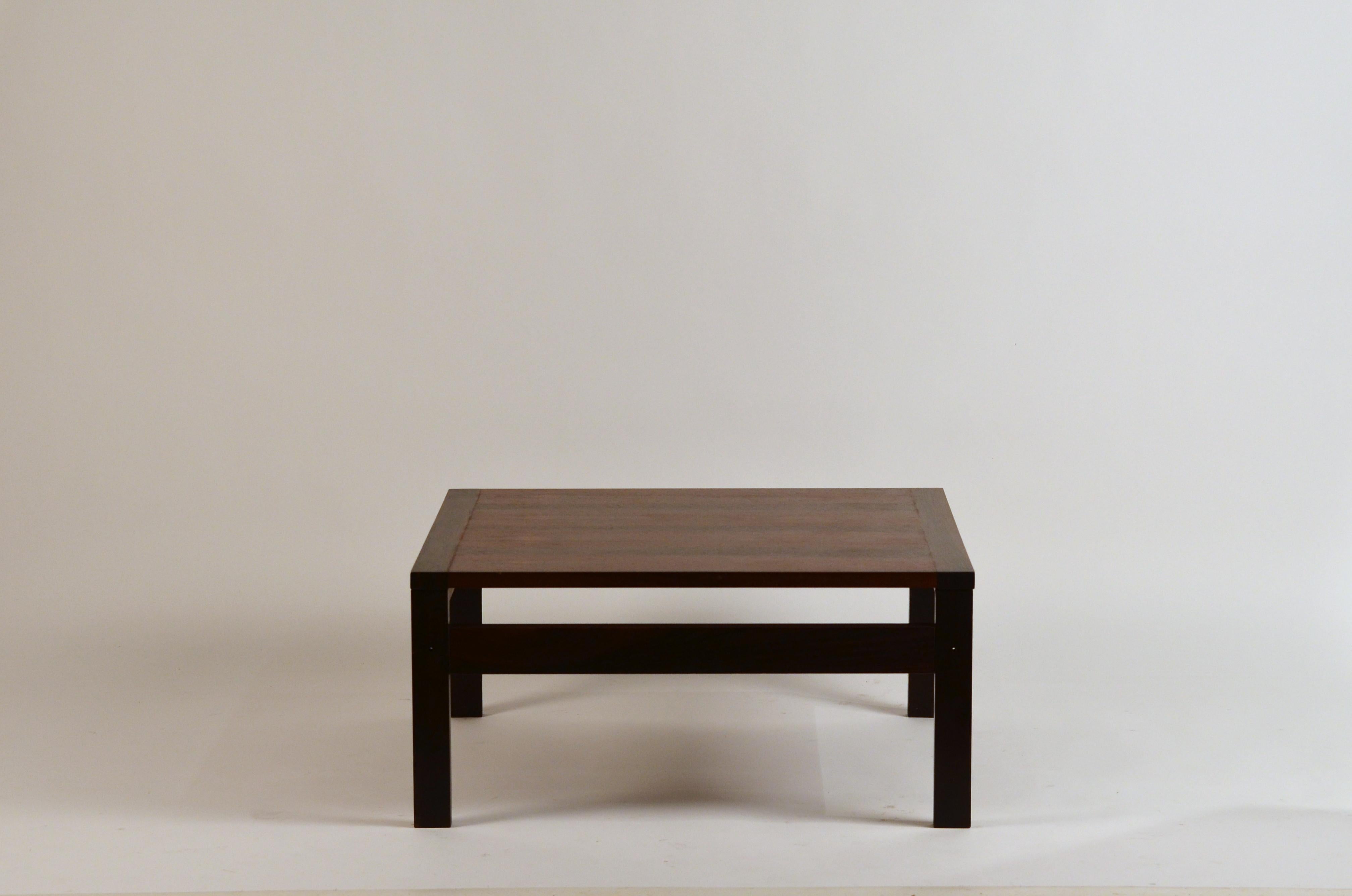 Impeccable rosewood table by Ole Gjerløv-Knudsen and Torben Lind for France & Søn. Beautiful rosewood top over solid rosewood frame. Original France & Søn tag under the top. Made in Denmark.

Can be added to other matching elements (seating