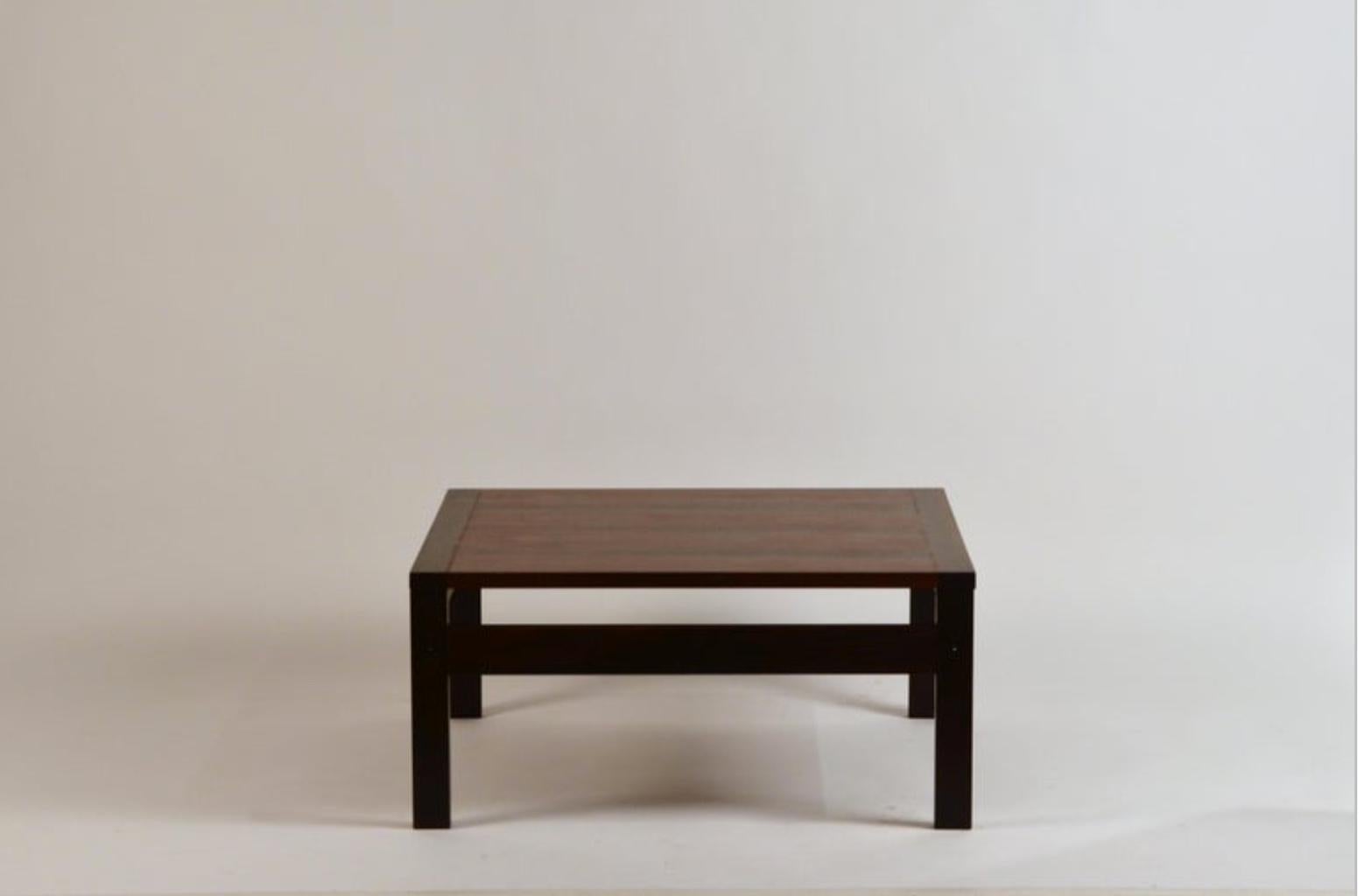 Impeccable rosewood table by Ole Gjerløv-Knudsen and Torben Lind for France & Søn. Beautiful rosewood top over solid rosewood frame. Original France & Søn tag under the top. Made in Denmark.

Can be added to other matching elements (seating
