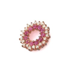 Impeccable pendentif circulaire incrusté de rubis et de diamants en or rose massif 14 carats