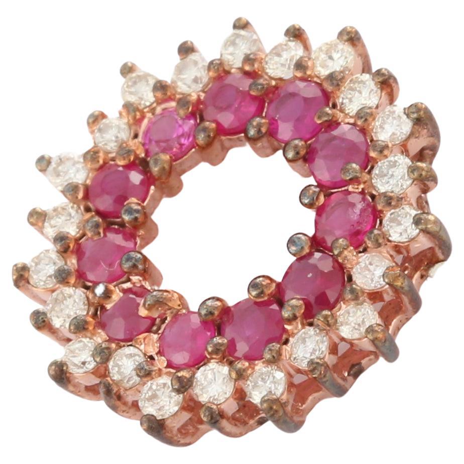 Impeccable pendentif circulaire incrusté de rubis et de diamants en or rose massif 14 carats
