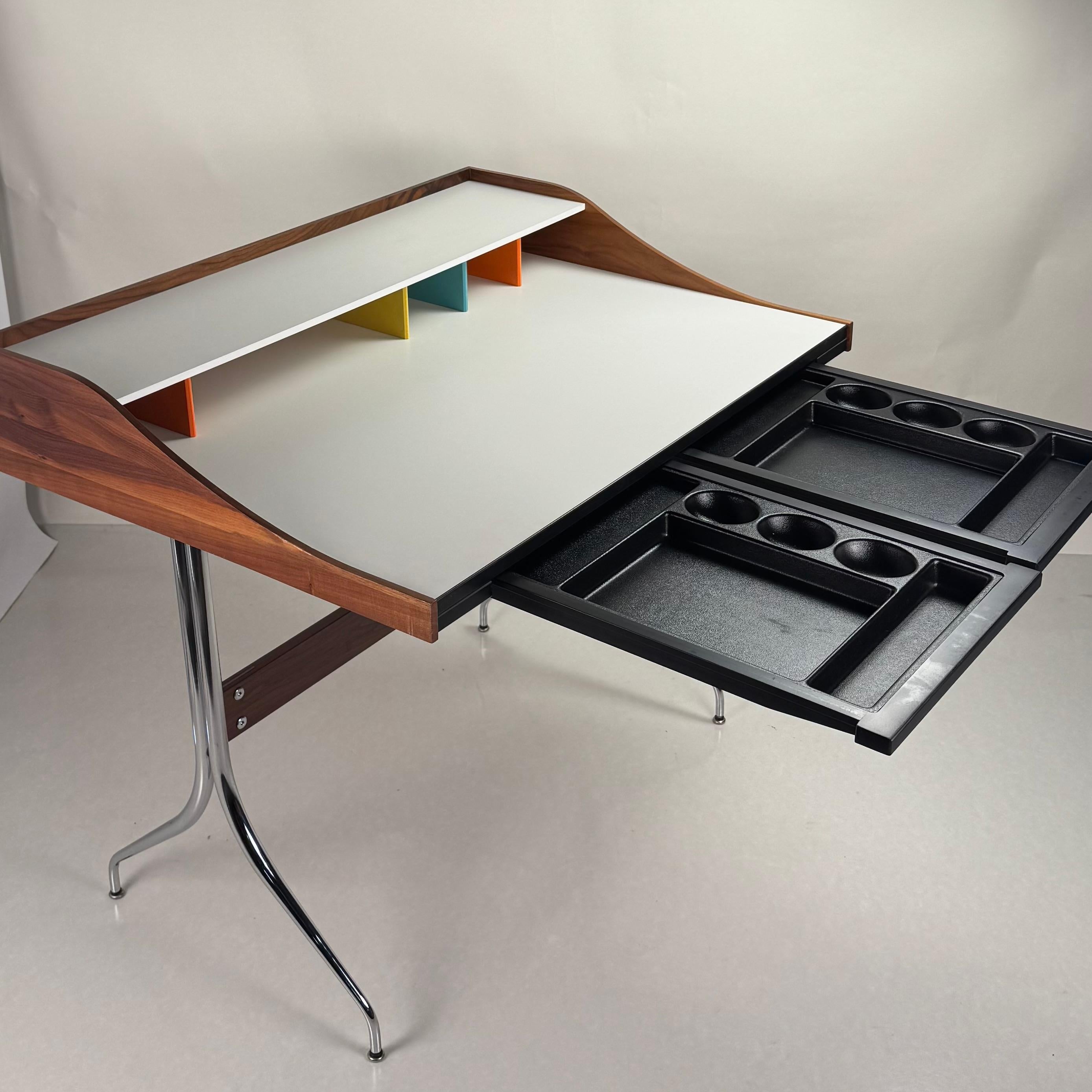 Makelloser Swag Leg-Schreibtisch von George Nelson für Herman Miller im Angebot 3