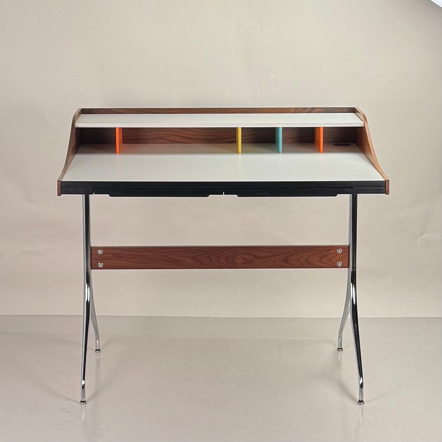 Makelloser Swag Leg-Schreibtisch von George Nelson für Herman Miller (Moderne der Mitte des Jahrhunderts) im Angebot