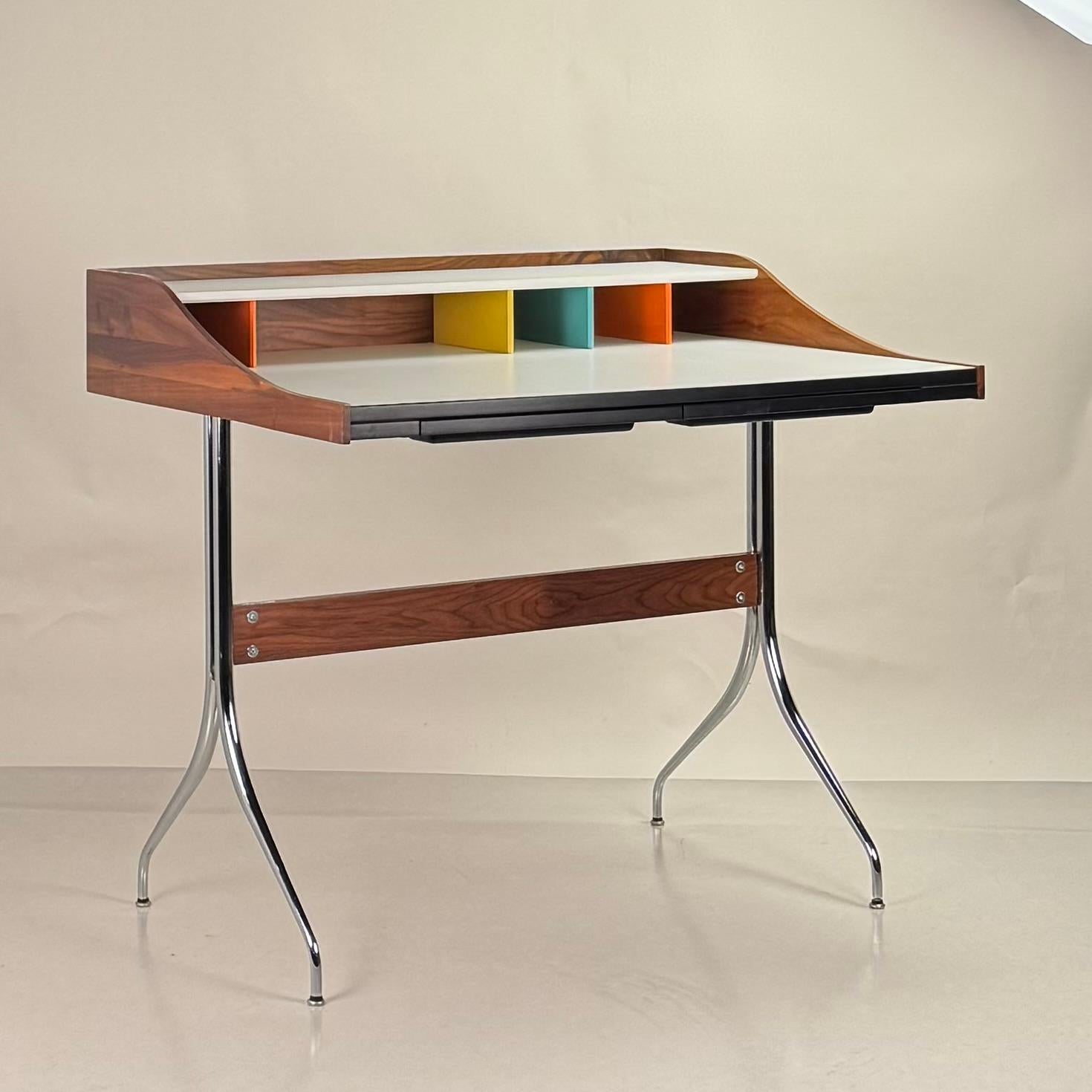 Makelloser Swag Leg-Schreibtisch von George Nelson für Herman Miller (Gemalt) im Angebot