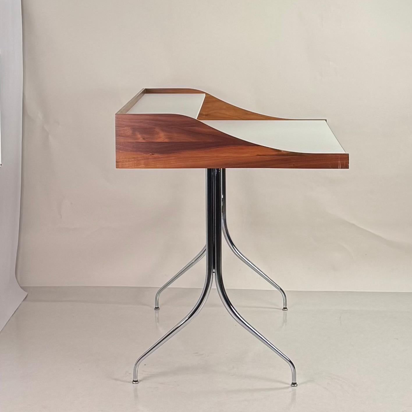 Makelloser Swag Leg-Schreibtisch von George Nelson für Herman Miller (Mitte des 20. Jahrhunderts) im Angebot