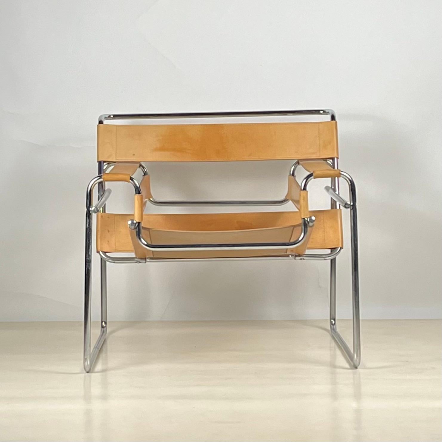 Impeccable Wassily chair in natural tan leather by Marcel Breuer, Gavina Edition.

Stamped 