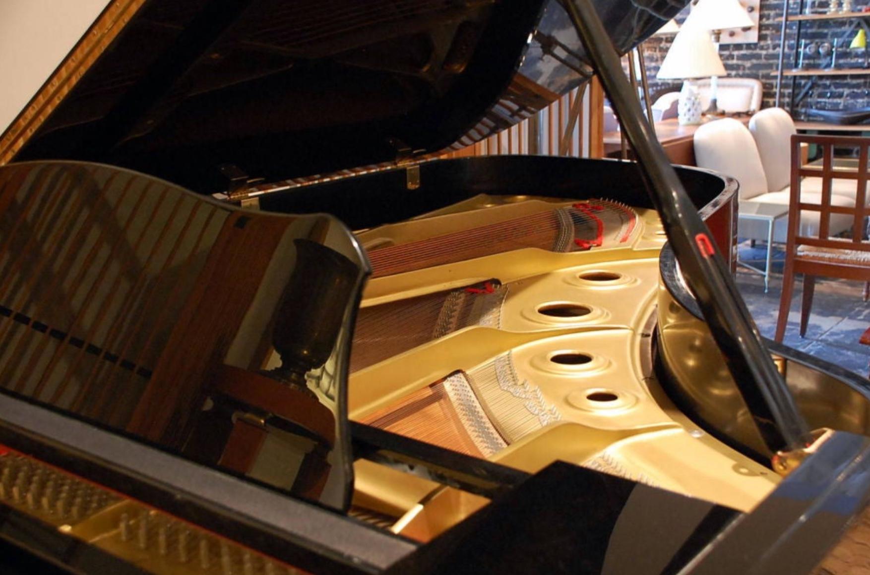 Japanese Impeccable Yamaha C7 Concert Grand Piano For Sale
