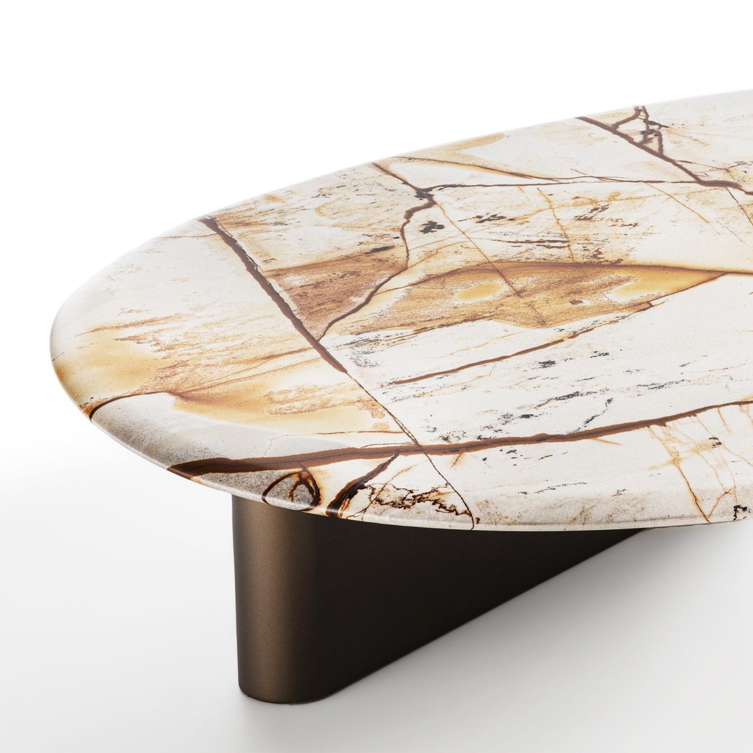 Coffee table Imperial Marble with imperial roma
polished marble top (each marble top is unique and diffferent
from each other) and with solid wood base in matt lacquered
bronzed finish.