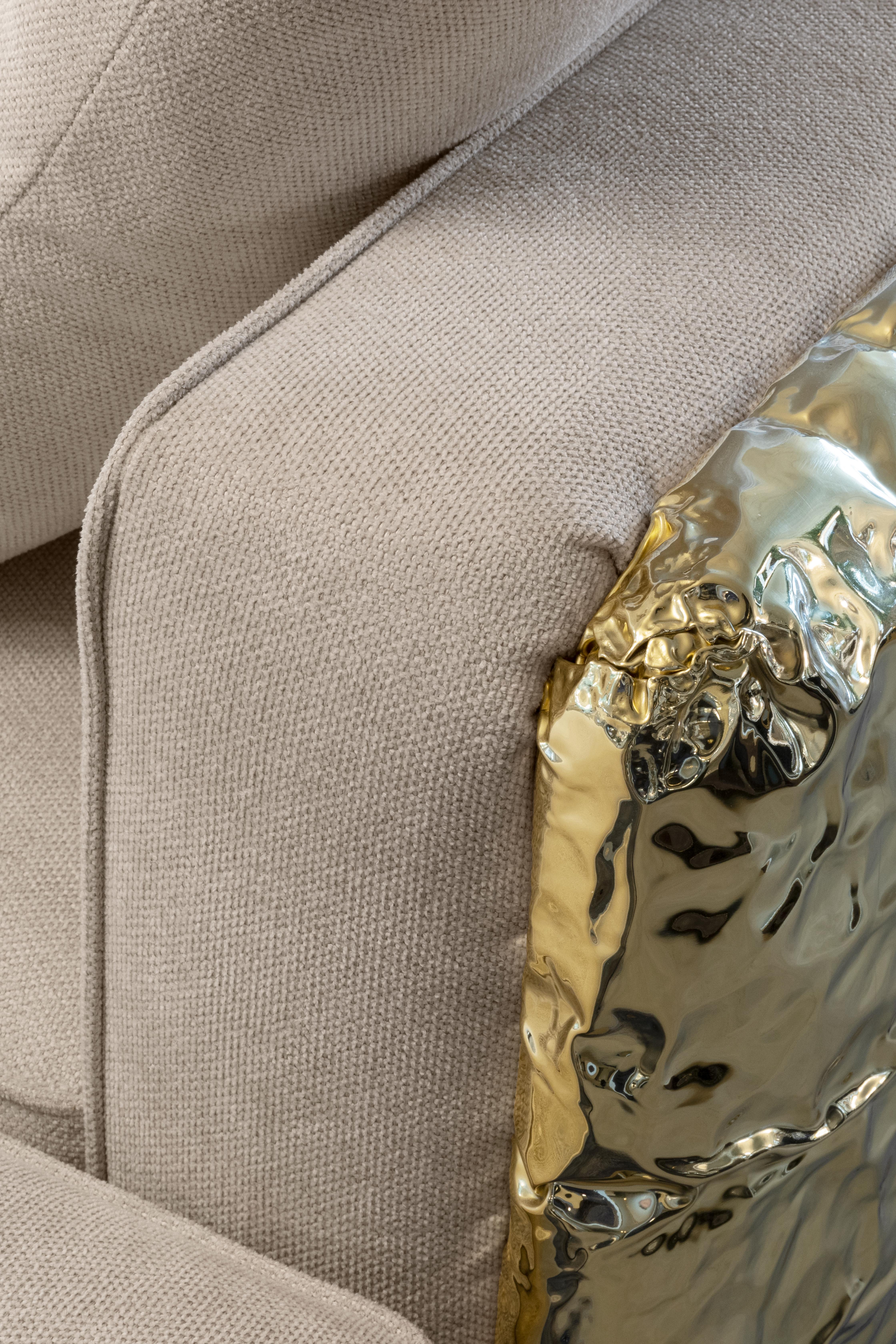 Modulares Sofa Imperfectio in Creme – handgefertigtes Messing und Polsterung – Boca do Lobo (Gehämmert) im Angebot