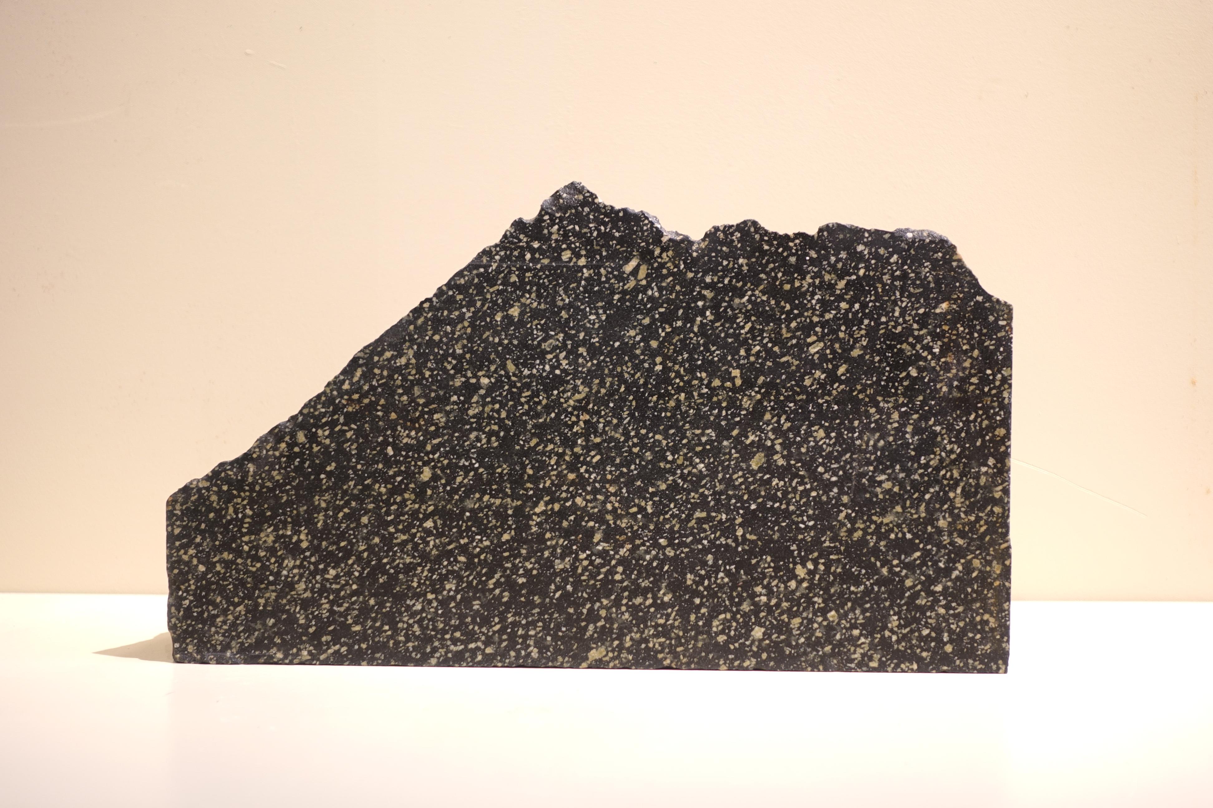 Imperial Black porphyry specimen In Good Condition In Bruxelles, BE