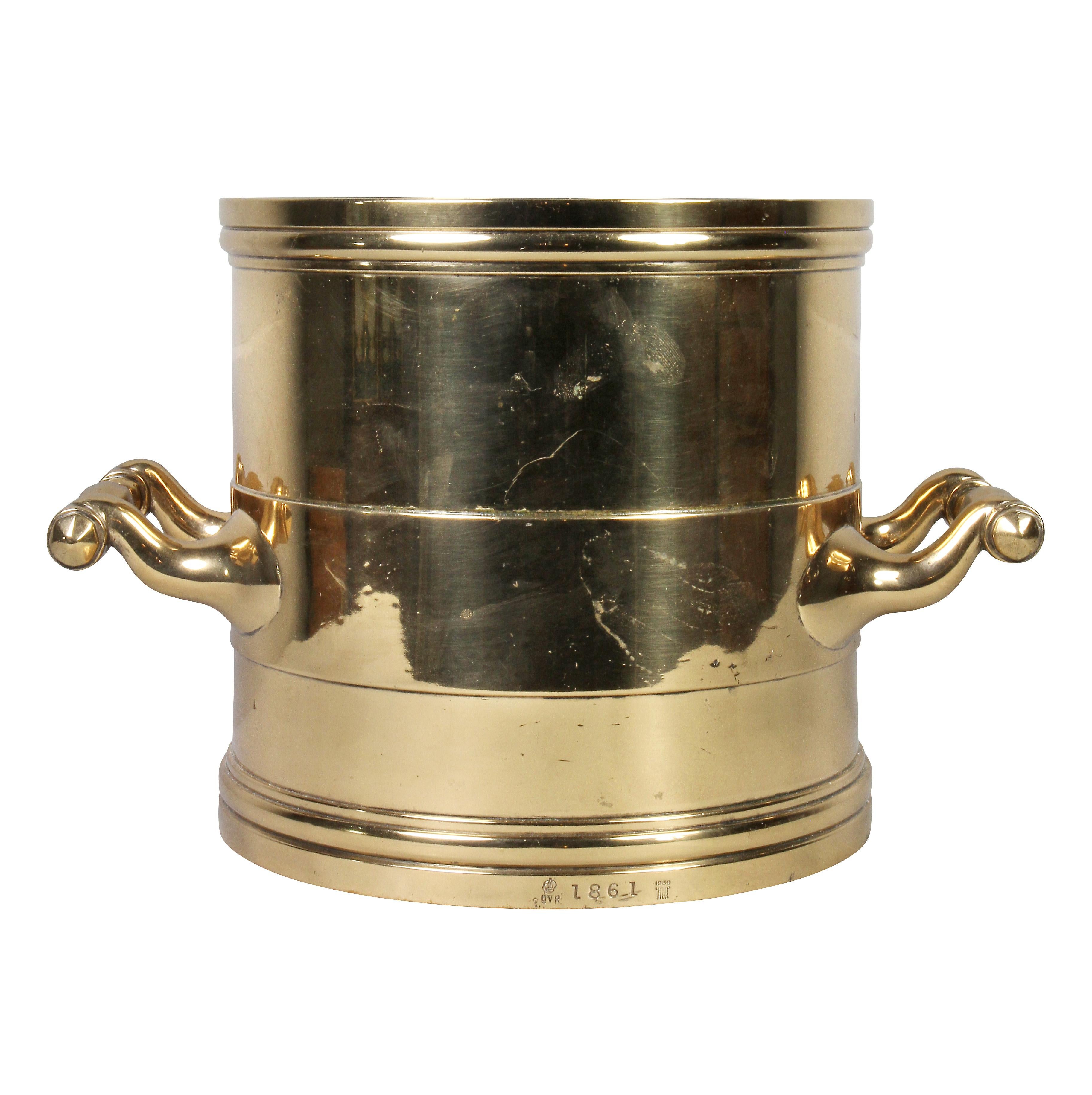Imperial Bronze Gallon Measure from County of Gloucester England Dated 1834 In Good Condition In Essex, MA