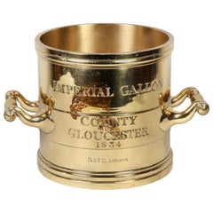 Mesure impériale de gallon en bronze du comté de Gloucester:: Angleterre:: datée de 1834