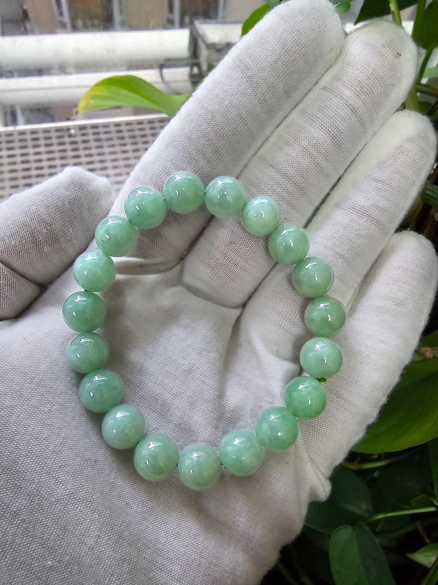 Imperial Japanese Green Burmese A-Jade Jadeite Beaded Bracelet (MADE IN JAPAN) (10.5mm Each x 19 beads) 05012 with calibrated ball beads.

10-10.5mm each, 19 perfectly calibrated Green Burmese Jadeite Beads. This unique beads bracelet is 100% cut,