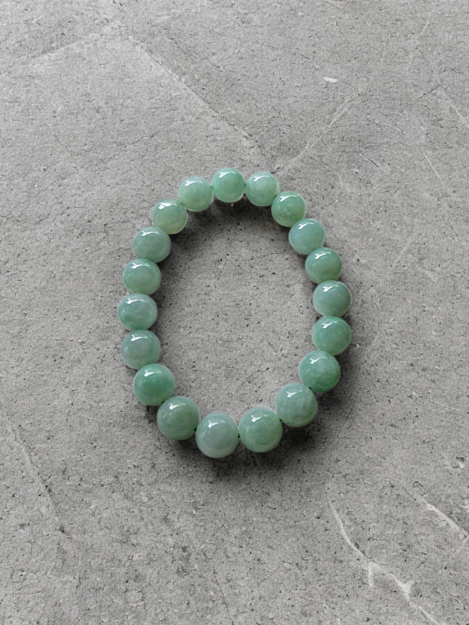 Bracciale imperiale giapponese di giada verde birmana (MADE IN JAPAN) (10,5 mm ciascuno x 19 perline) 05013 con perline calibrate.

10,5 mm ciascuna, 19 perle di giada birmana verde perfettamente calibrate. Questo bracciale di perline unico nel suo