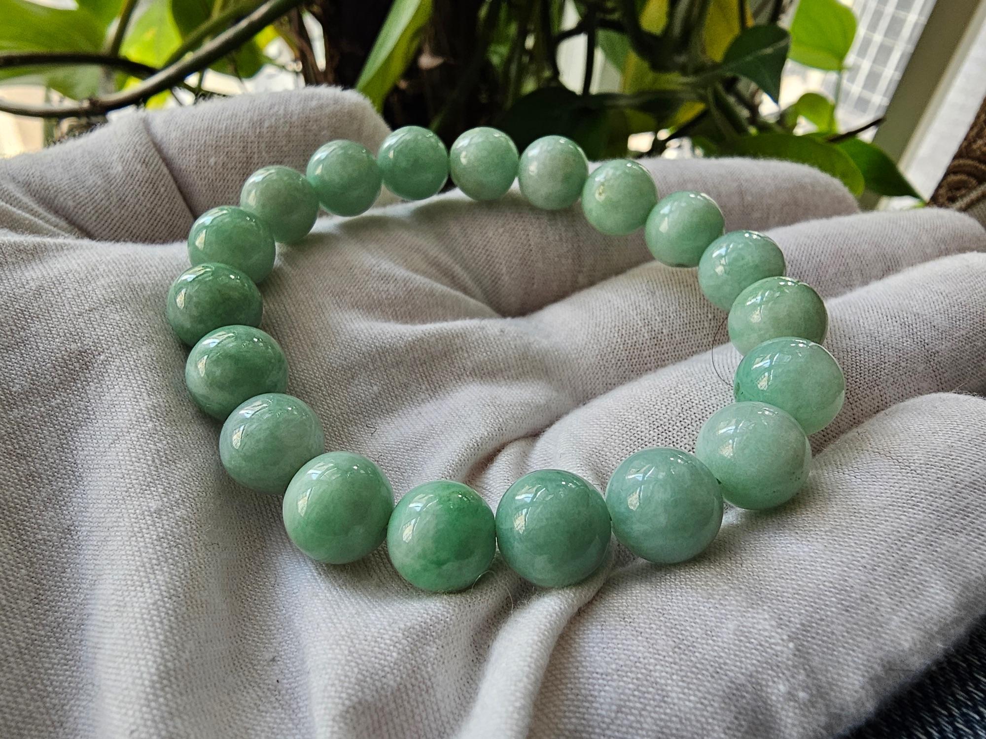 Imperial Burmese A-Jade Beaded Bracelet (MADE IN JAPAN) 10.5mm Each x 19 beads For Sale 1