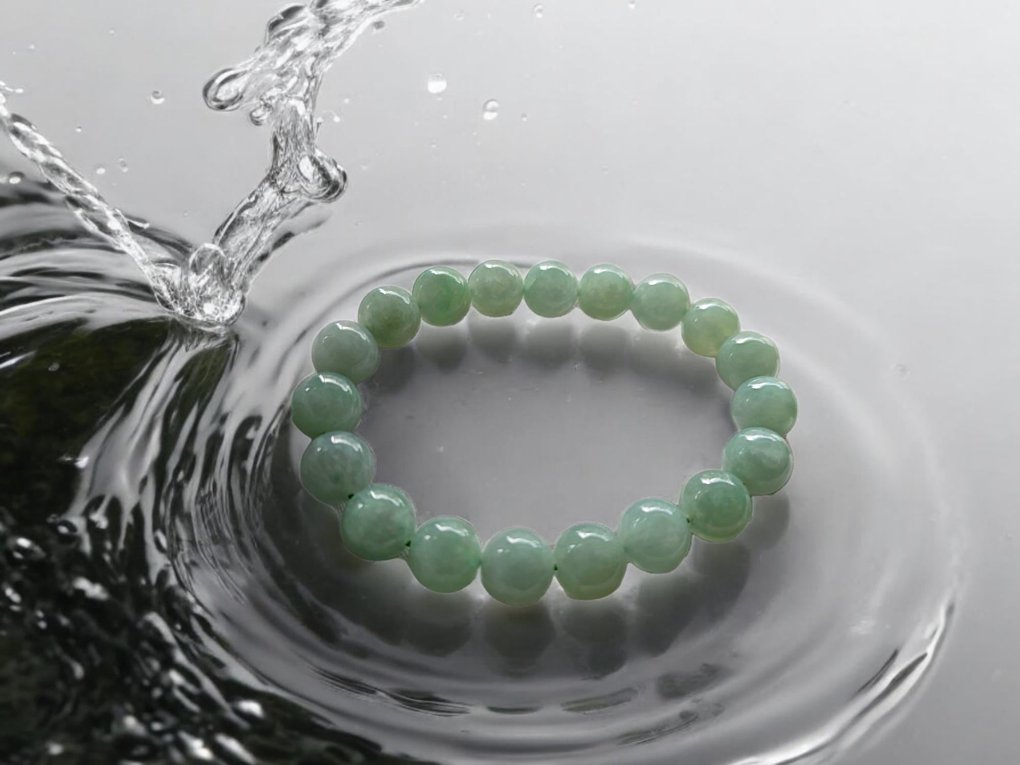 Bracciale imperiale di giada A birmana (MADE IN JAPAN) 10,5 mm ciascuno x 19 perline In condizioni Nuovo in vendita a Kowloon, HK