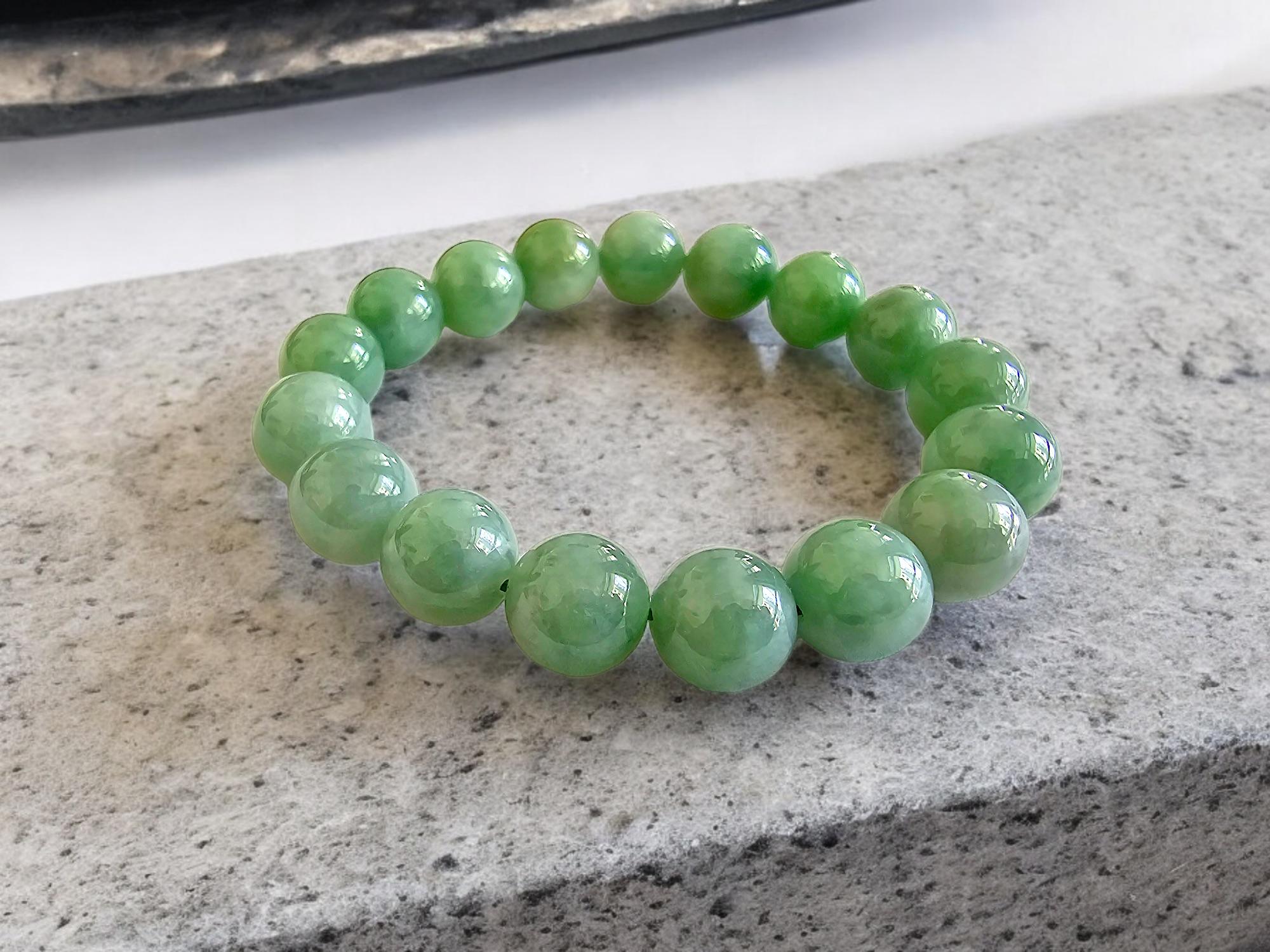 Imperial Japanese Green Burmese A-Jade Jadeite Beaded Bracelet (MADE IN JAPAN) (12mm Each x 17 beads) 05015 with calibrated ball beads.

12mm each, 17 perfectly calibrated Green Burmese Jadeite Beads. This unique beads bracelet is 100% cut,