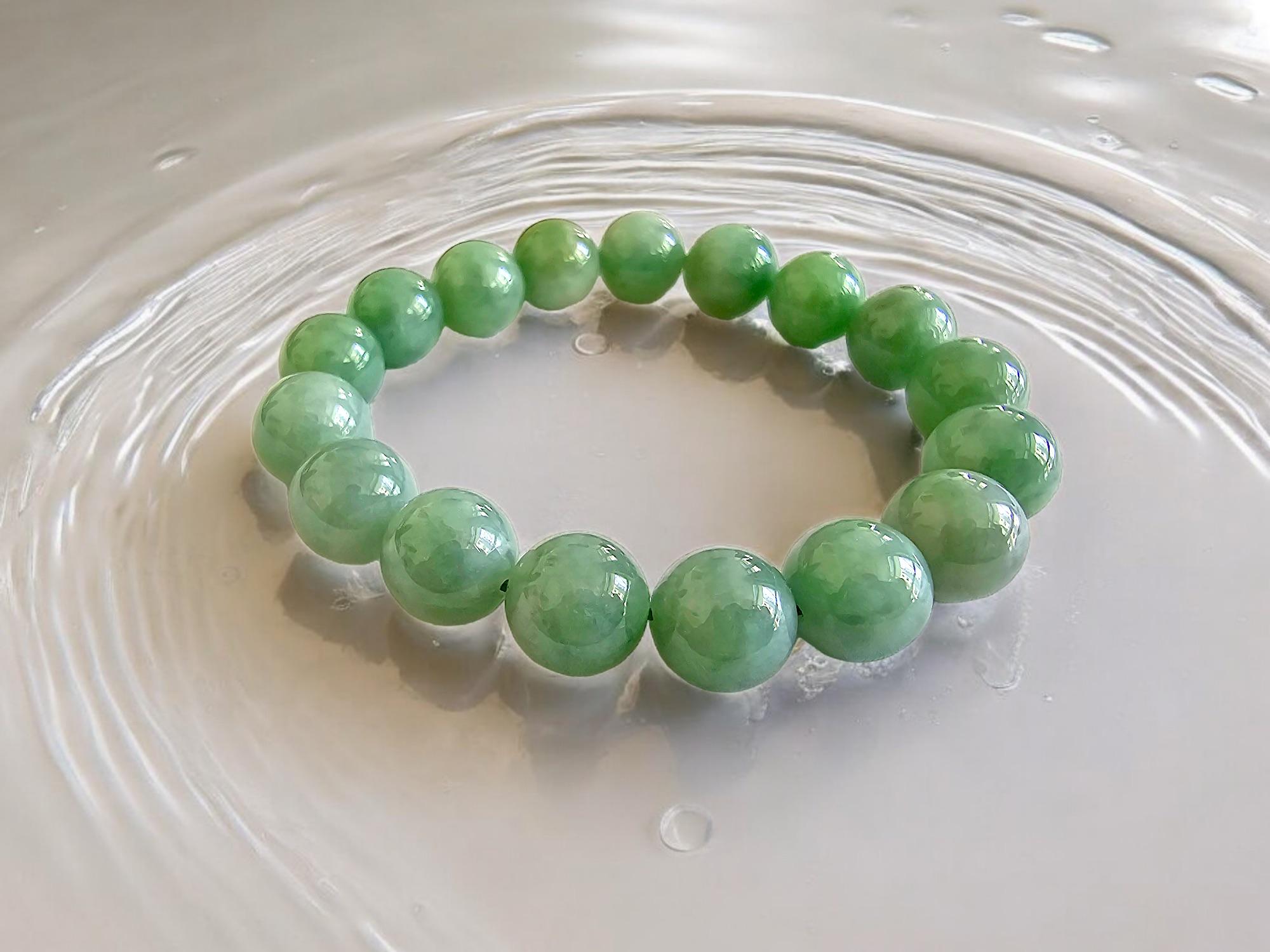 Women's or Men's Imperial Burmese A-Jade Beaded Bracelet (MADE IN JAPAN) 12mm Each x 17 beads For Sale