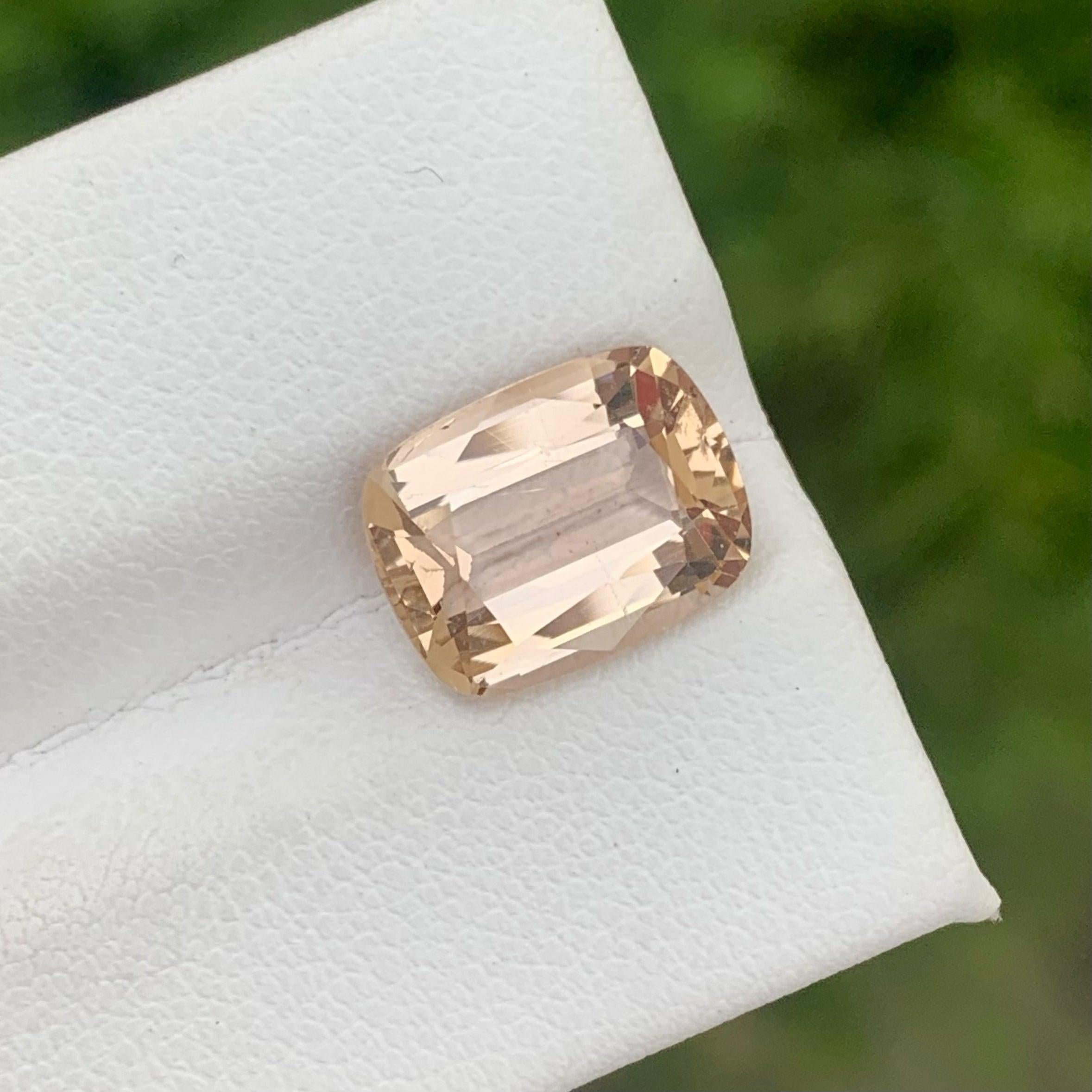 Imperial Cut Natural Topaz Stein, zum Verkauf im Großhandel Preis Natural High Quality 5,05 Karat Loupe Clean Clarity Natural Loose Topas aus Pakistan. 
Informationen zum Produkt:
NAME DES EDELSTEINS: Imperialer Schliff Natürlicher Topas