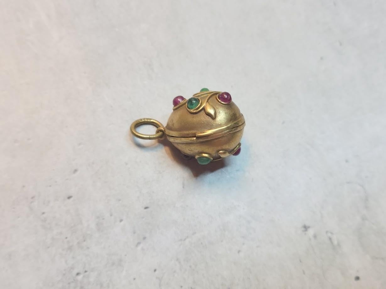 Russian Empire Imperial Egg Locket Pendant With Rubies and Emeralds, Workmaster Theodore Ringe