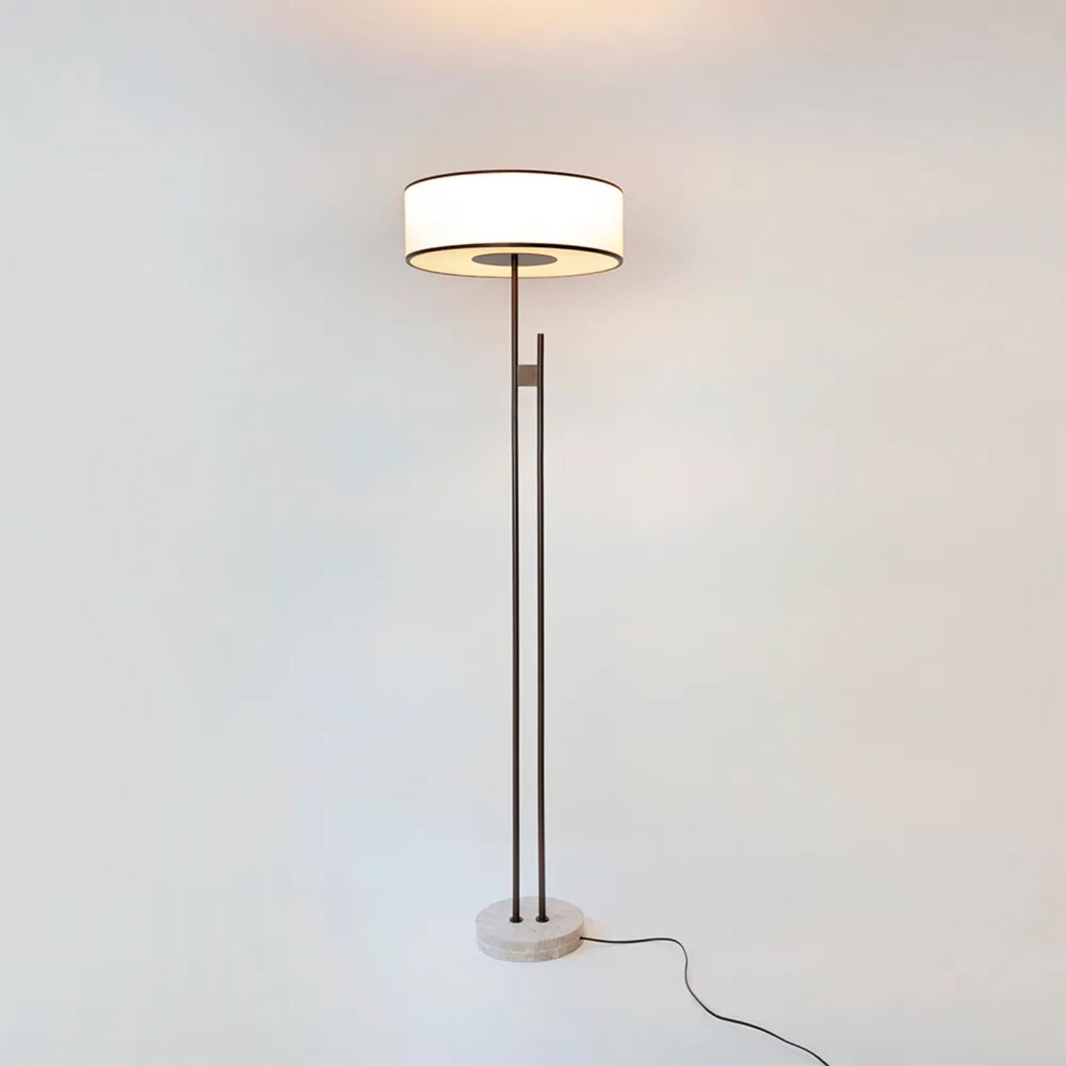 Lámpara de pie Imperial by WJ Luminaires
Dimensiones: Ø 50 x A 170 cm. 
Materiales: Aluminio, travertino y tela.

Disponible en diferentes colores de aluminio. Póngase en contacto con nosotros.

Todas nuestras lámparas pueden cablearse según cada