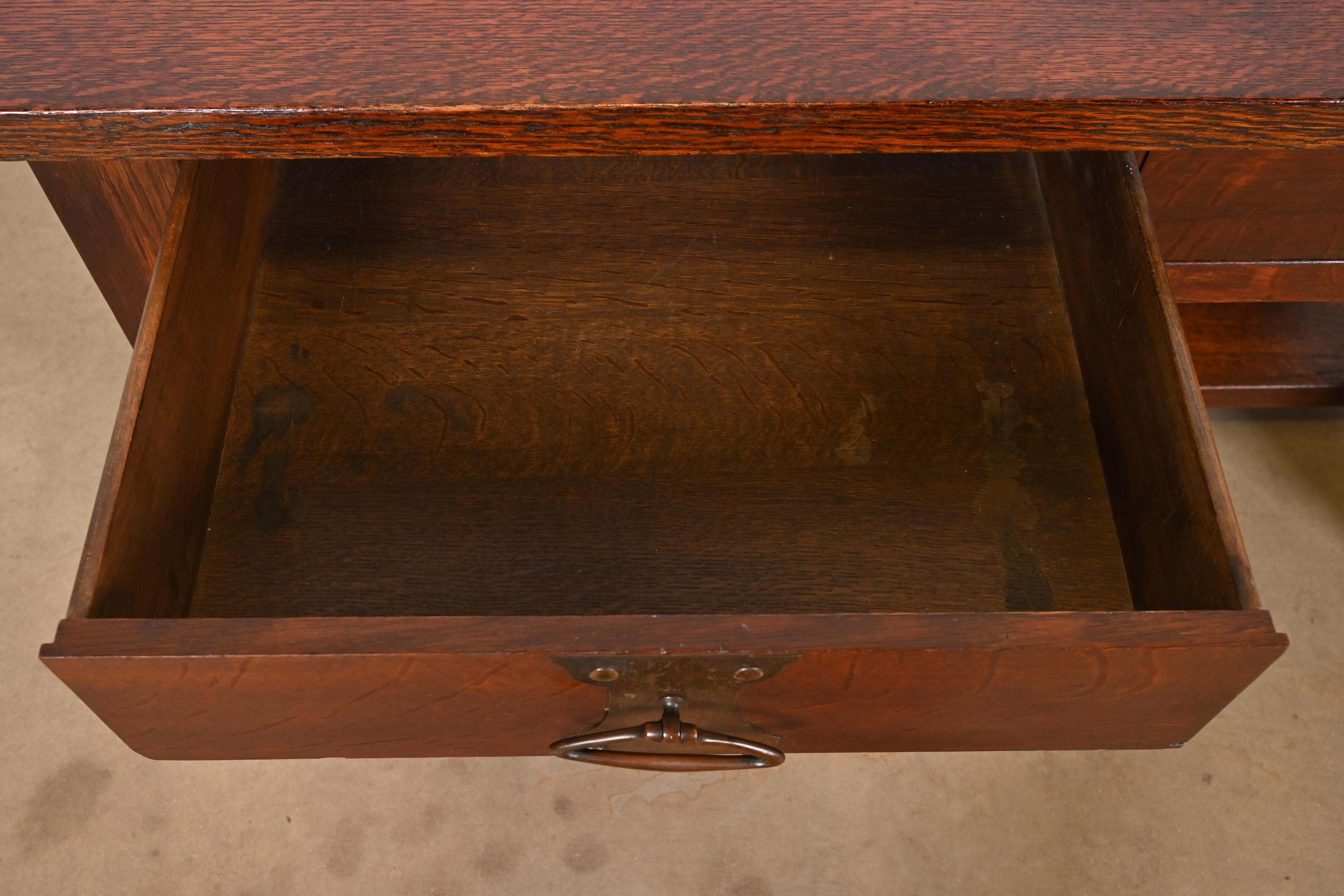 Imperial Furniture Grand Rapids Mission Oak Arts & Crafts Schreibtisch (Kupfer) im Angebot