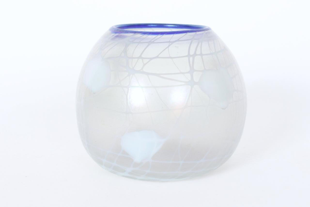 Early 20th Century Imperial Glass Freehand Hanging Hearts Blue Rimmed Art Glass Rose Bowl, C. 1923